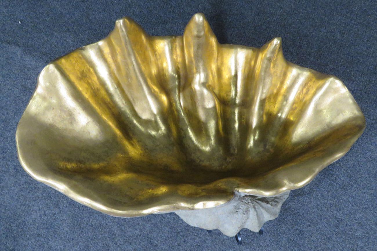 Anthony Redmile Style Gilded Naturalistic Giant Scallop Shell Bowl Centerpiece In Good Condition In Swedesboro, NJ