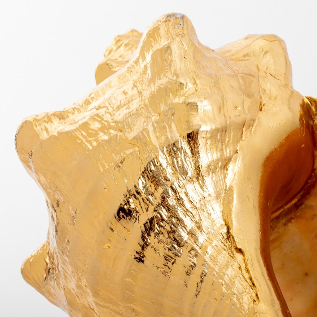 Anthony Redmile Style Conch Shell doré sur Stand Bon état - En vente à New York, NY