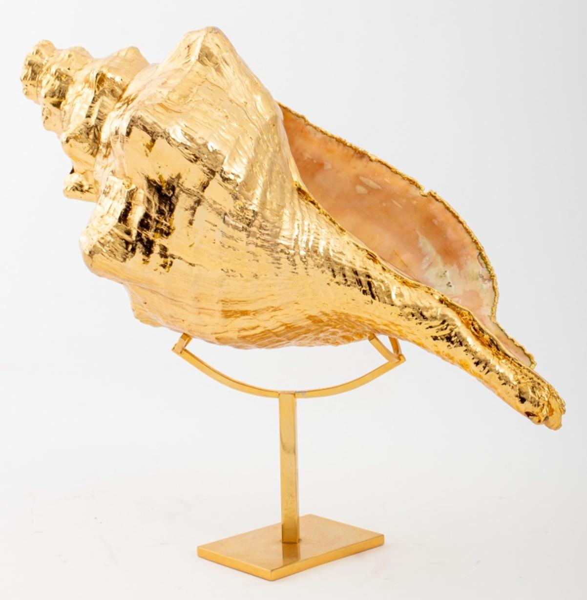 20ième siècle Anthony Redmile Style Conch Shell doré sur Stand en vente