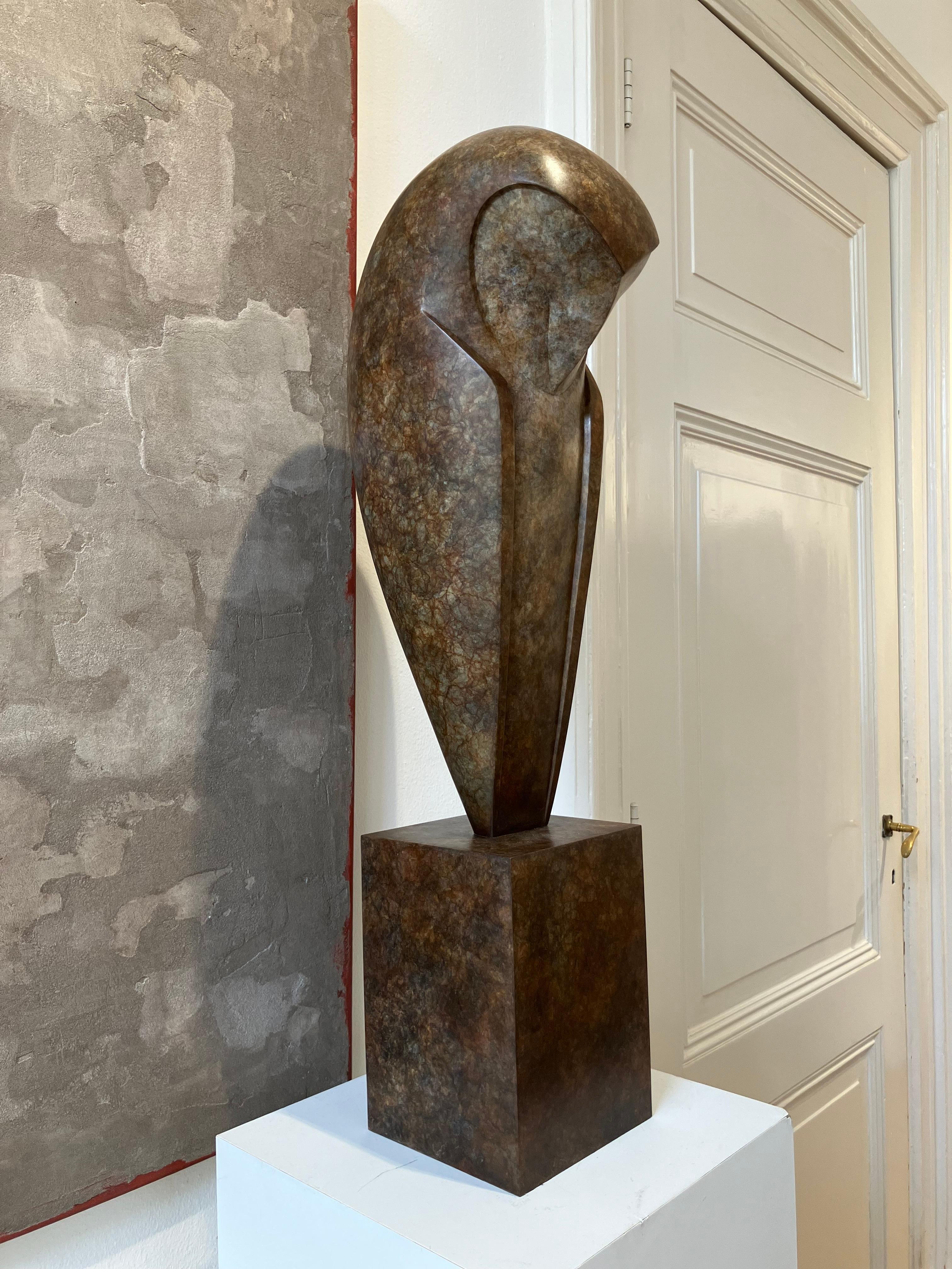 Sculpture contemporaine en bronze ''Serenity'' Portrait d'un hibou, chouette effraie brune en vente 8