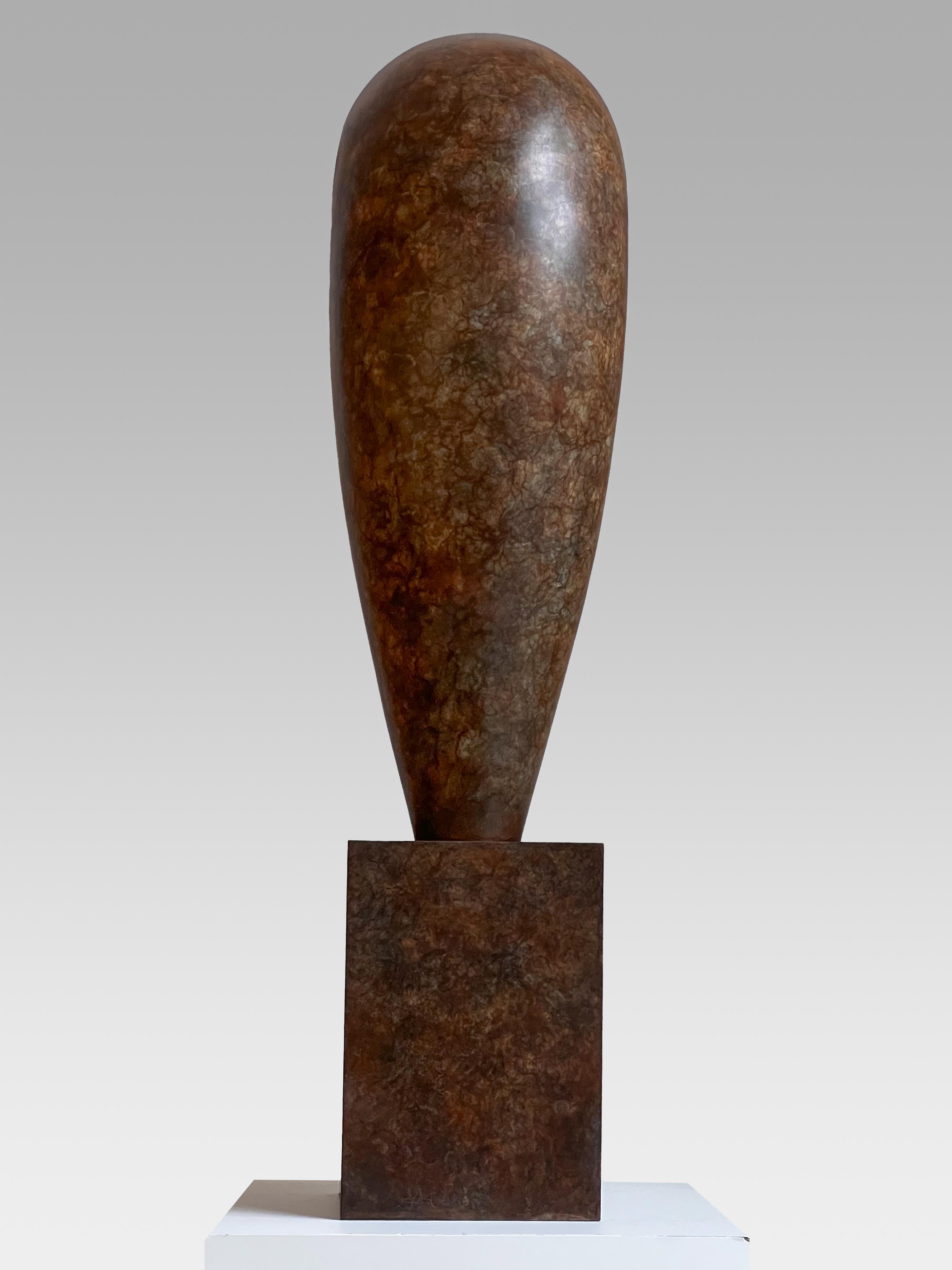 Le sculpteur britannique Anthony Theakston (1965), qui s'inspire de la forme et du mouvement des oiseaux, les simplifie et omet de plus en plus de détails jusqu'à ce qu'il ne reste plus que l'essence de l'animal. Les oiseaux stylisés sont réduits à