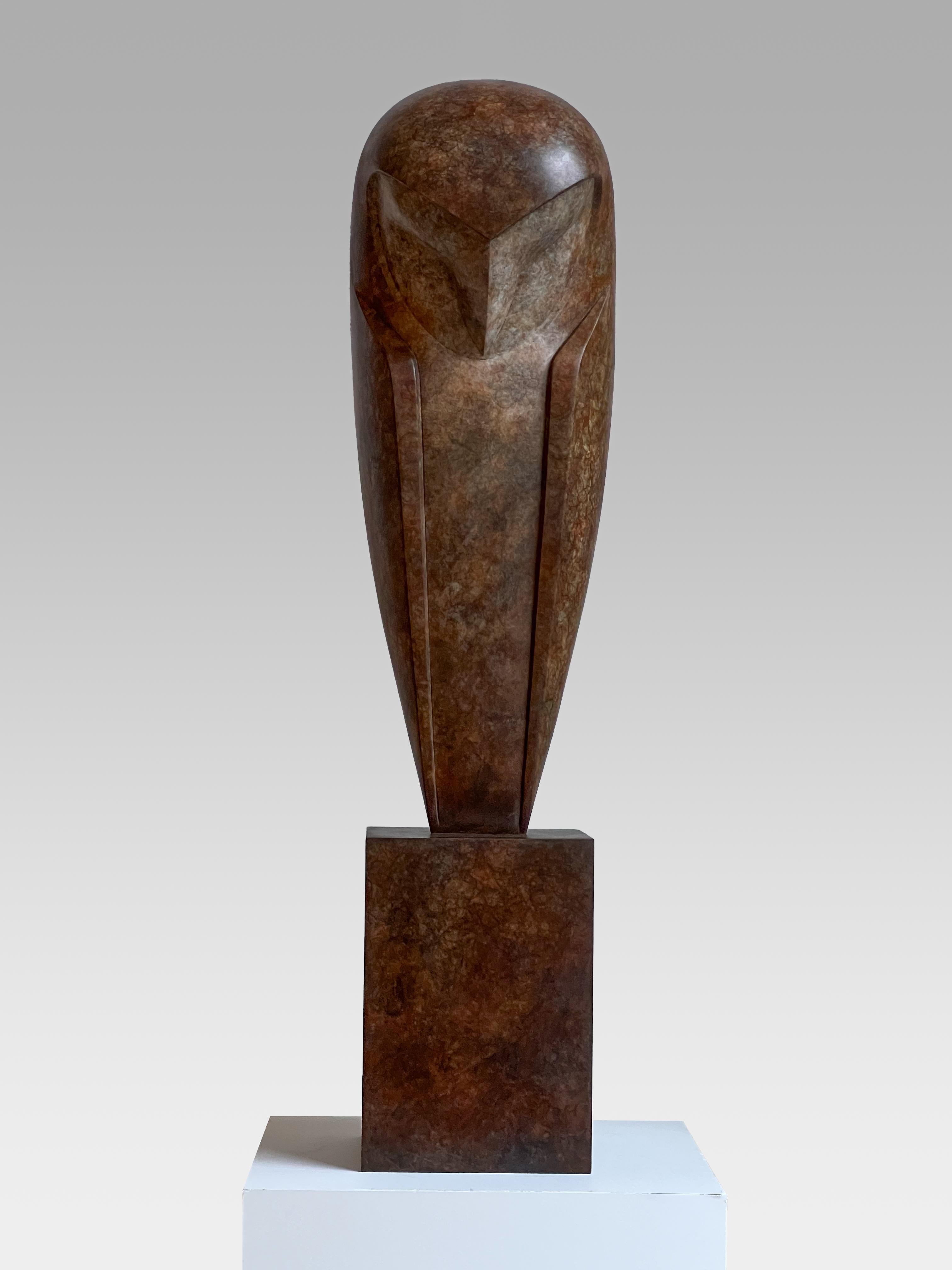 Figurative Sculpture Anthony Theakston - Sculpture contemporaine en bronze ''Serenity'' Portrait d'un hibou, chouette effraie brune