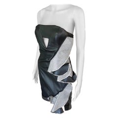 Anthony Vaccarello F/W 2014 Laufsteg-Minikleid aus Leder mit Metallnetz-Ausschnitt