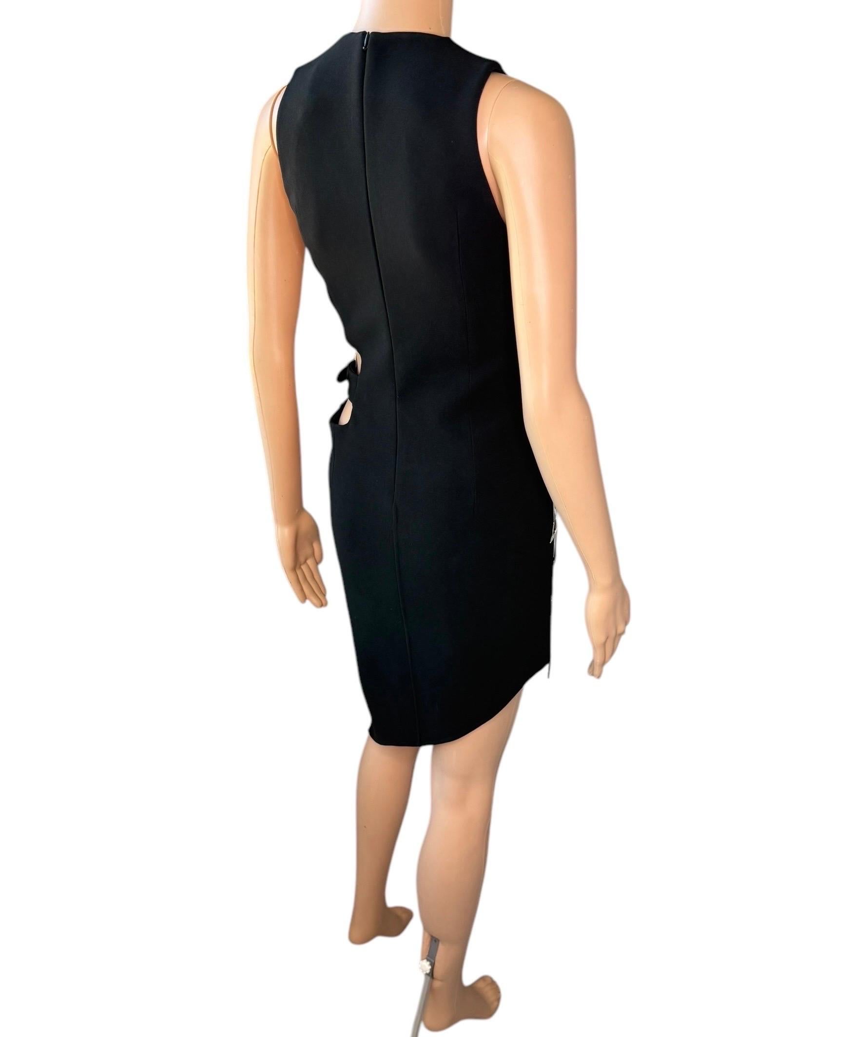 Anthony Vaccarello A/I 2015: abito nero asimmetrico con ritaglio a stella in vendita 1