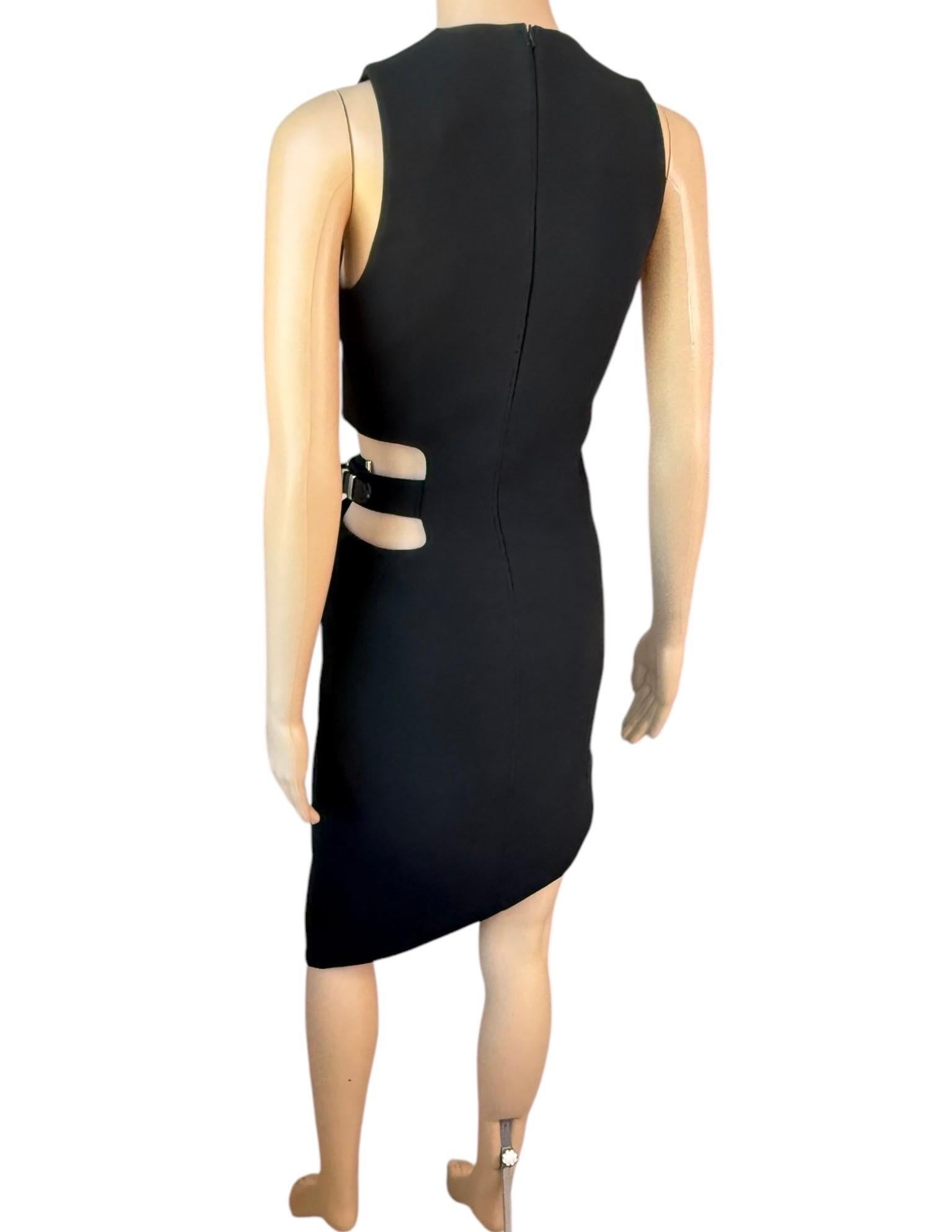 Anthony Vaccarello A/I 2015: abito nero asimmetrico con ritaglio a stella in vendita 4