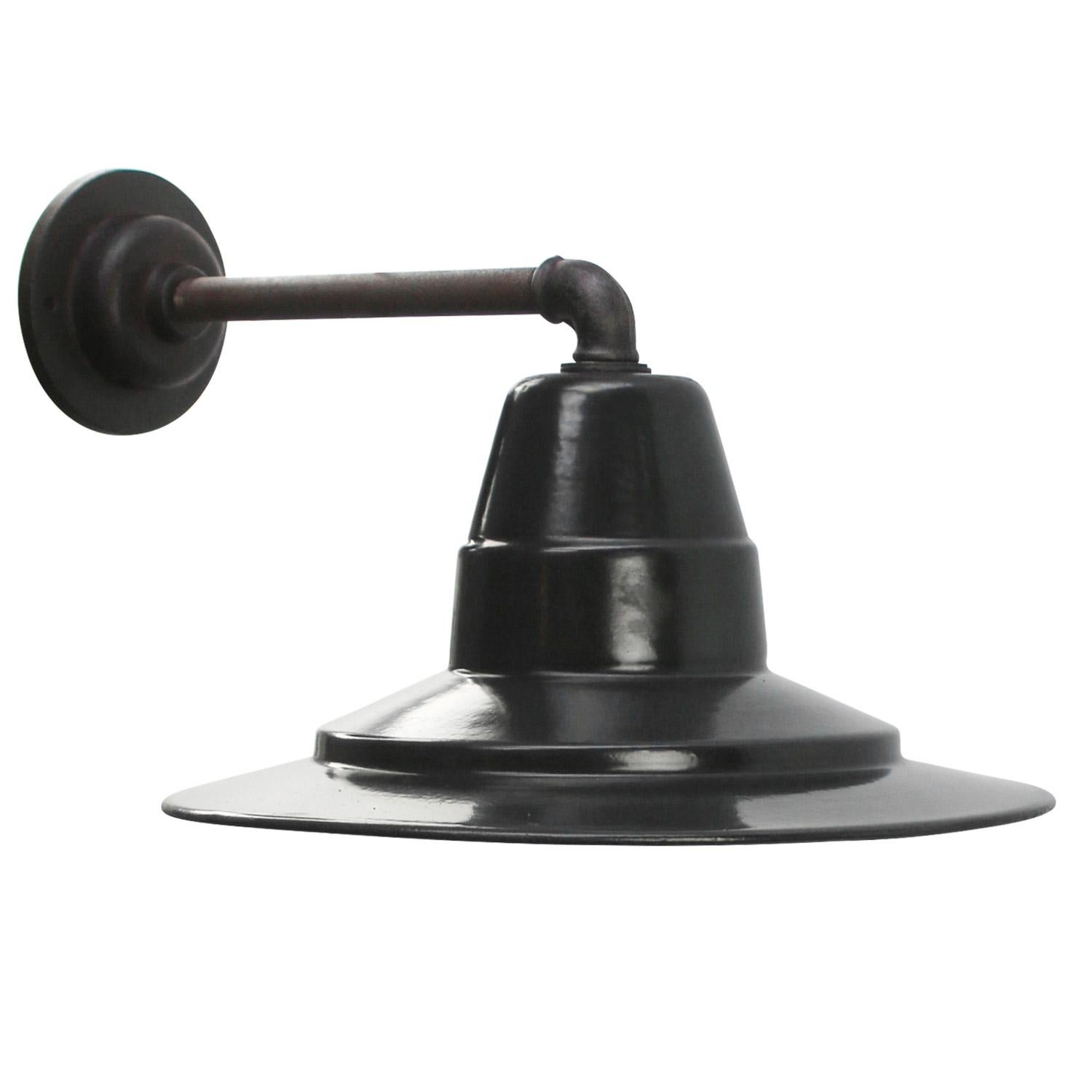 Factory wall light.
Anthracite enamel, white interior

diameter cast iron wall piece: 10.5 cm / 4 inches, 2 holes to secure

Weight: 2.90 kg / 6.4 lb

Priced per individual item. All lamps have been made suitable by international standards for