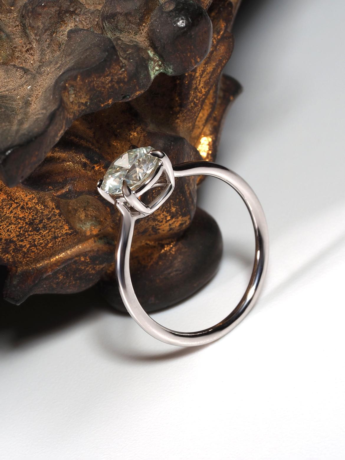 Bague de fiançailles inhabituelle faite sur mesure en or 18 carats avec diamant gris anthracite de 1,02 carat en vente 3