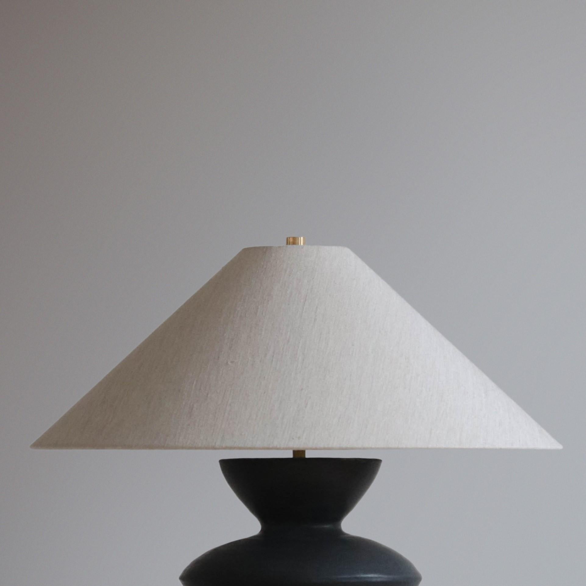 Postmoderne Lampe de table Janus anthracite par  Danny Kaplan Studio en vente