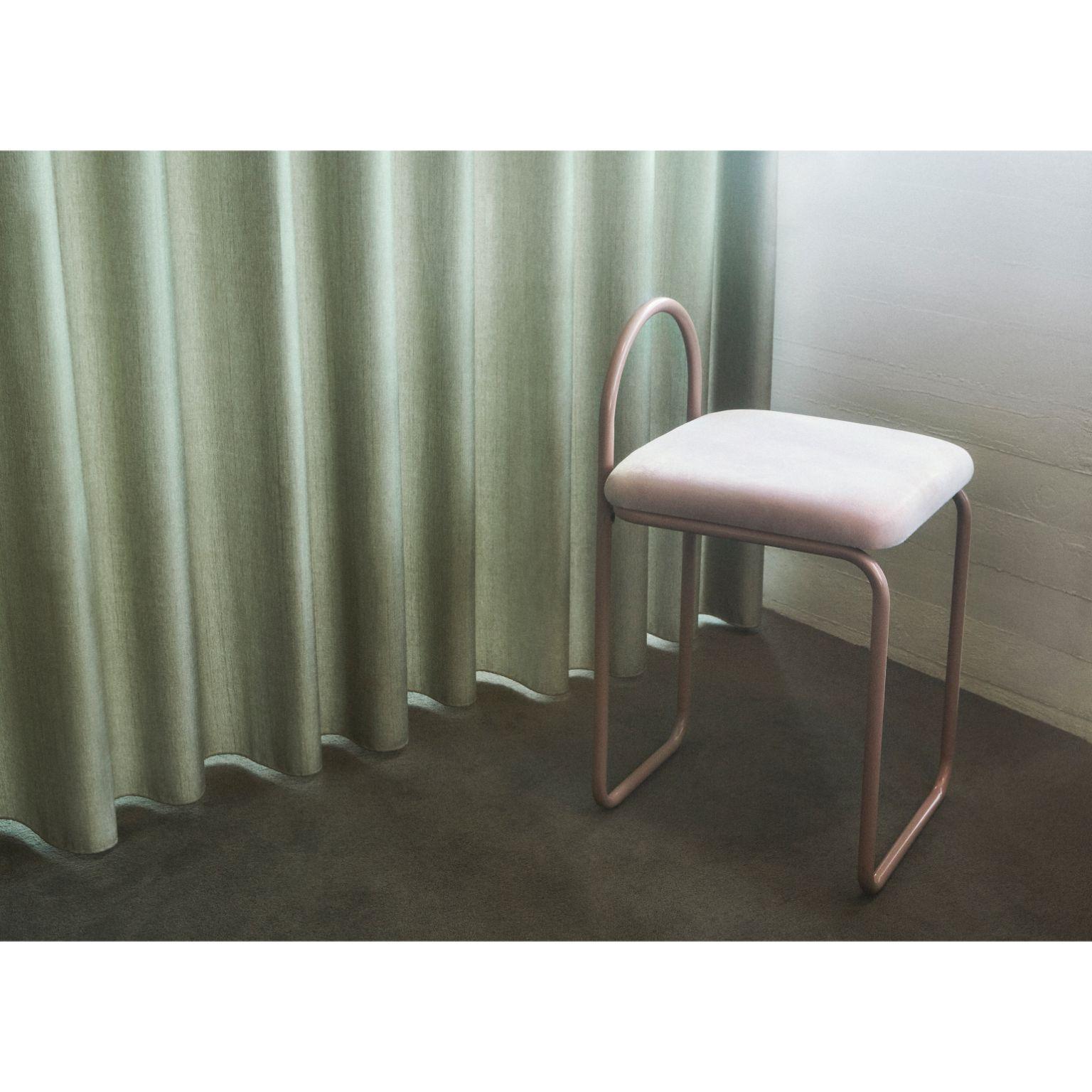 Chaise de salle à manger minimaliste en velours anthracite en vente 9