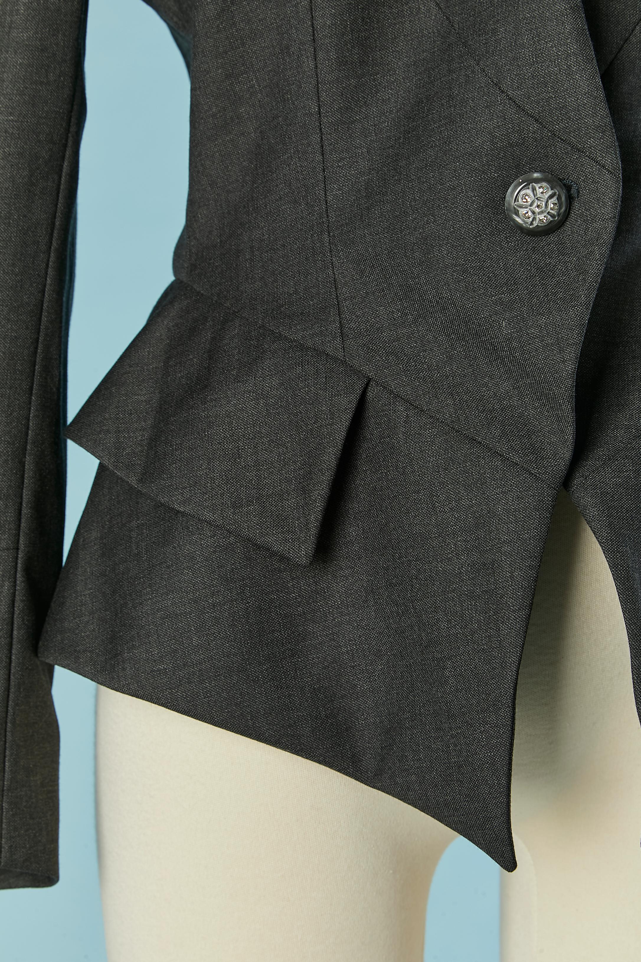 Giacca in lana antracite con baschina e bottone gioiello Givenchy Couture In condizioni ottime in vendita a Saint-Ouen-Sur-Seine, FR