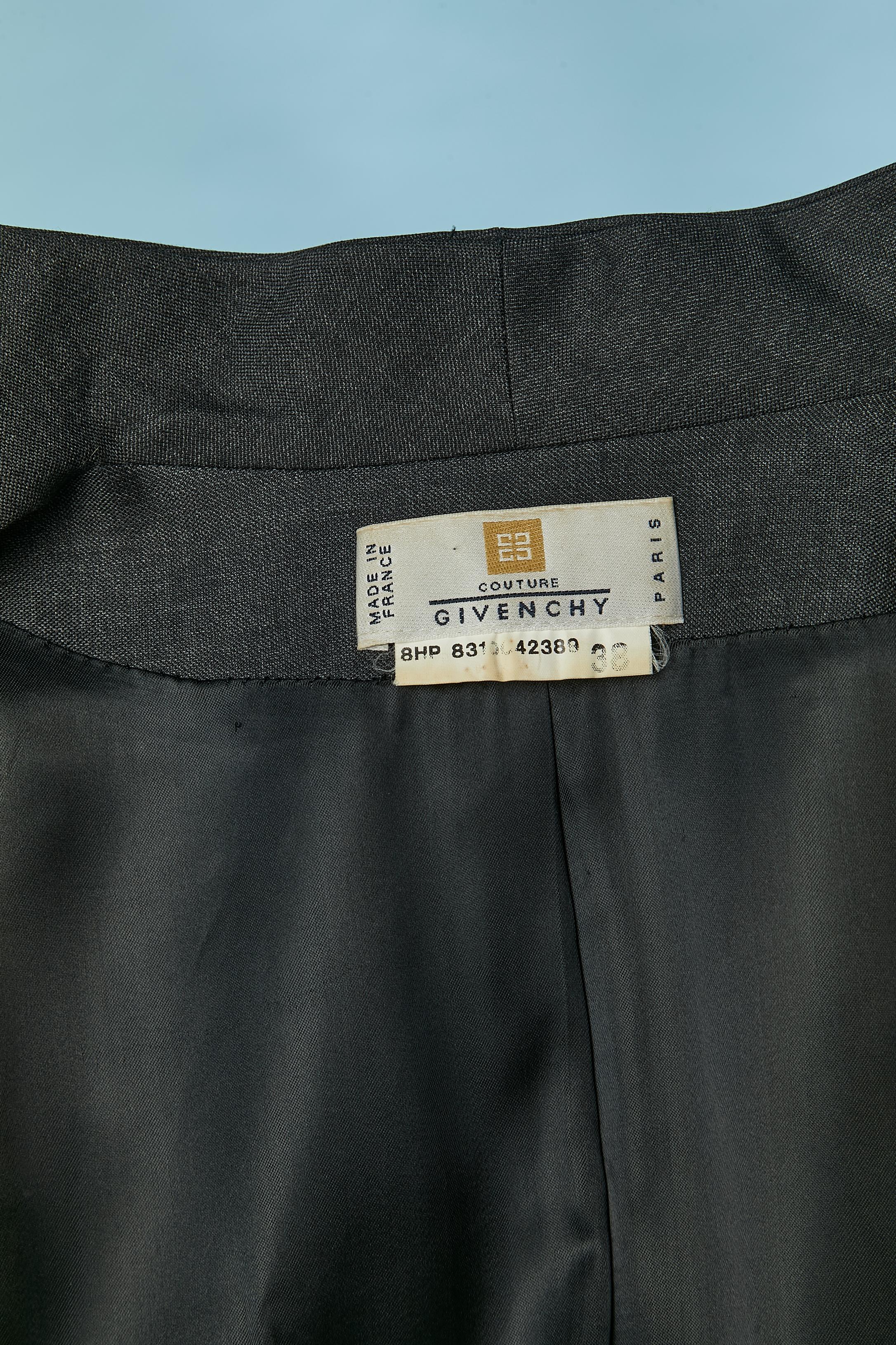 Giacca in lana antracite con baschina e bottone gioiello Givenchy Couture in vendita 3