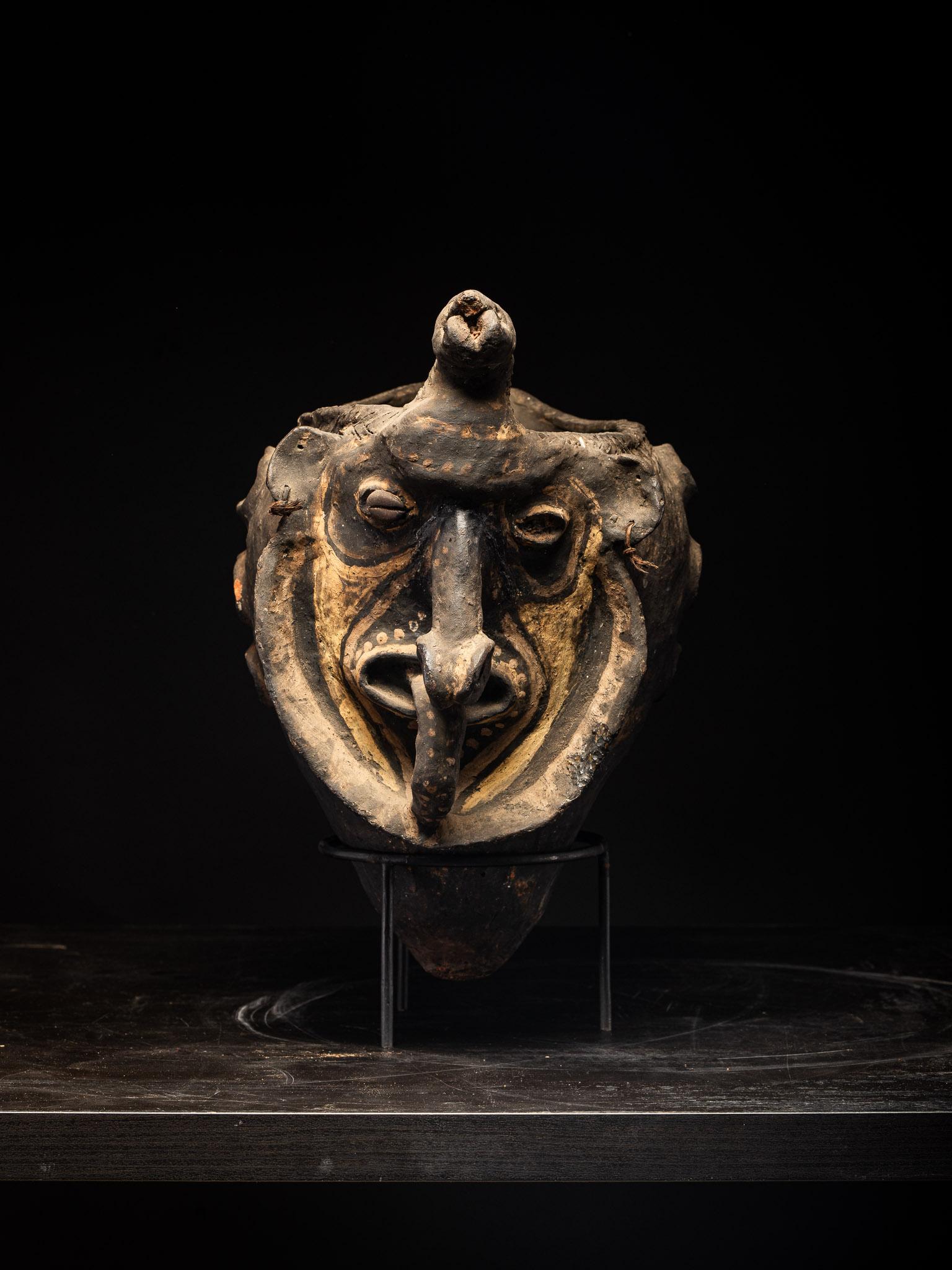 Fatto a mano Vaso antropomorfo in terracotta in vendita