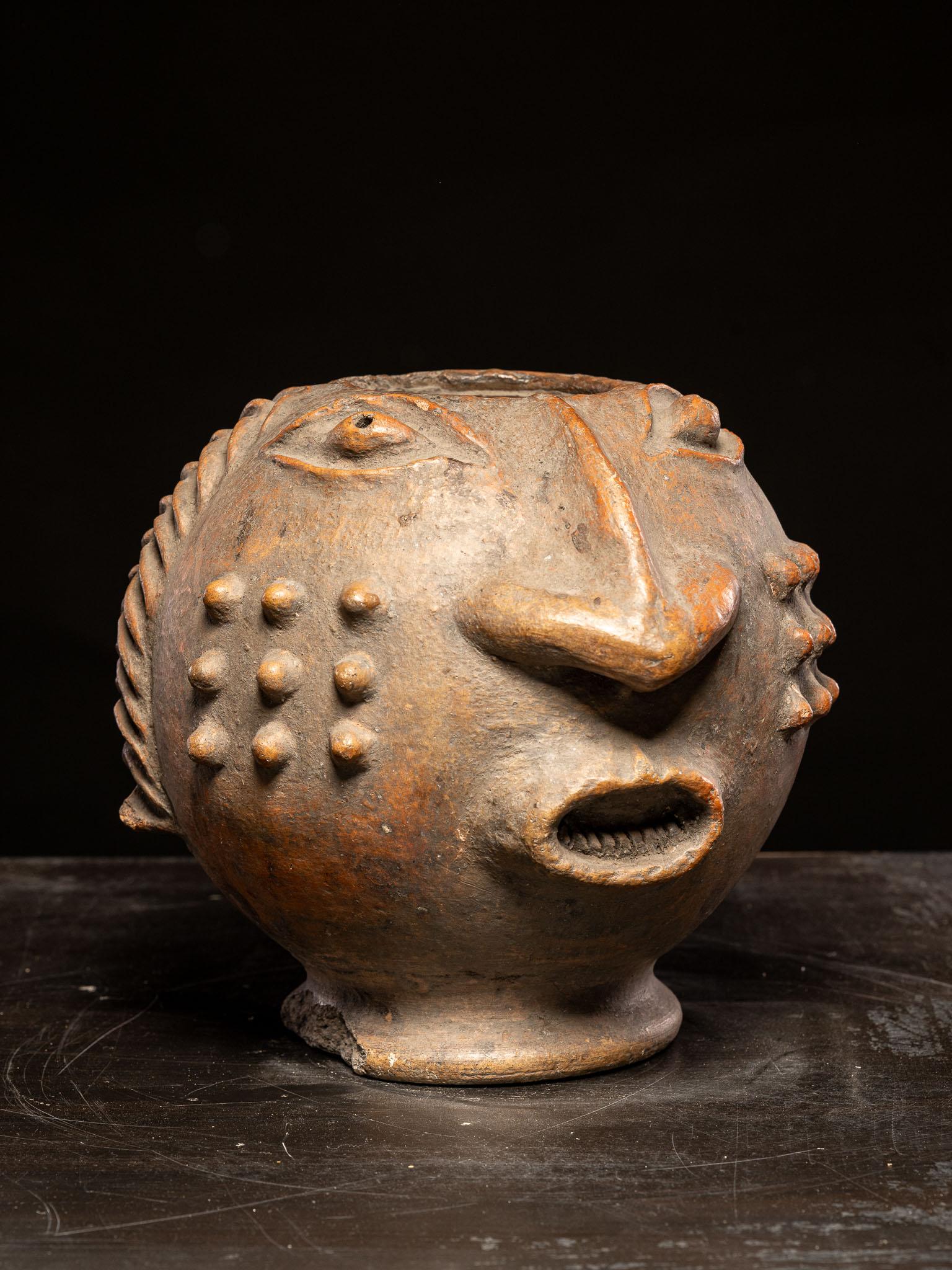 Fatto a mano Vaso antropomorfo in terracotta in vendita