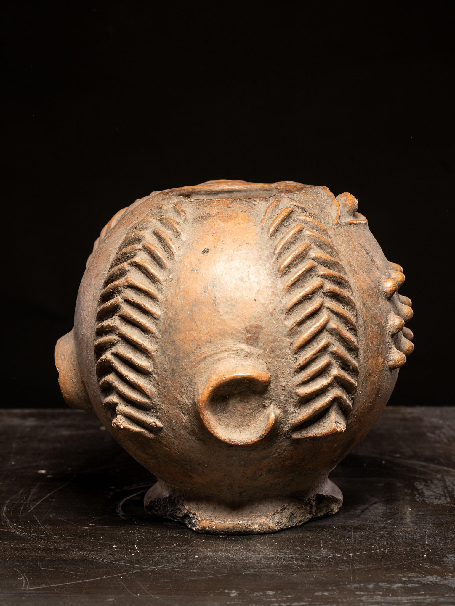 XX secolo Vaso antropomorfo in terracotta in vendita