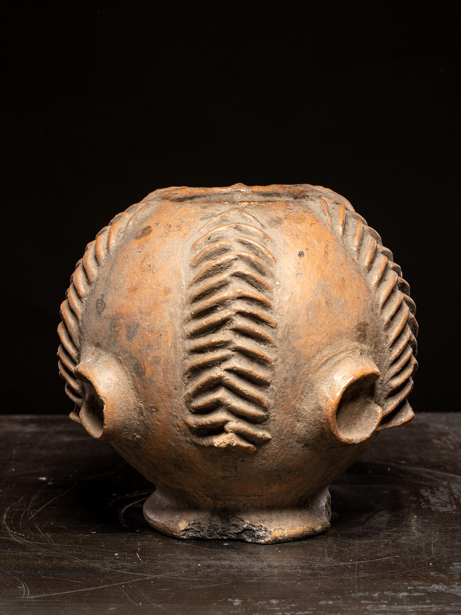 Terracotta Vaso antropomorfo in terracotta in vendita