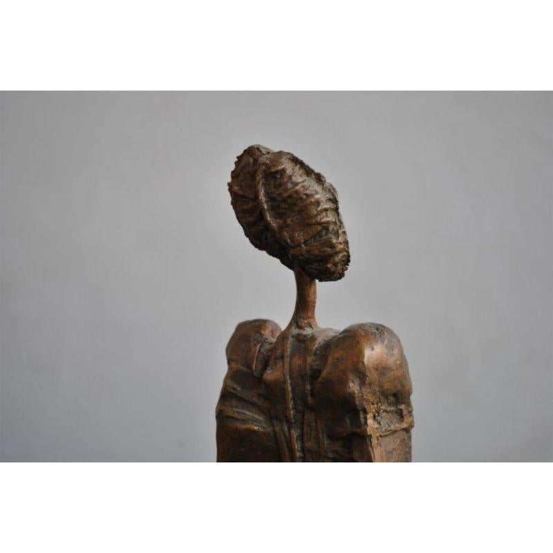 Bronze anthropomorphe de Sébastiano Fini (1949-2003), hauteur 18 cm. Il a vécu à Milan jusqu'en 1978, puis est allé travailler en France et en Espagne. Au milieu de sa carrière (1981-1985), il s'isole sur l'île de Panarea où il découvre 