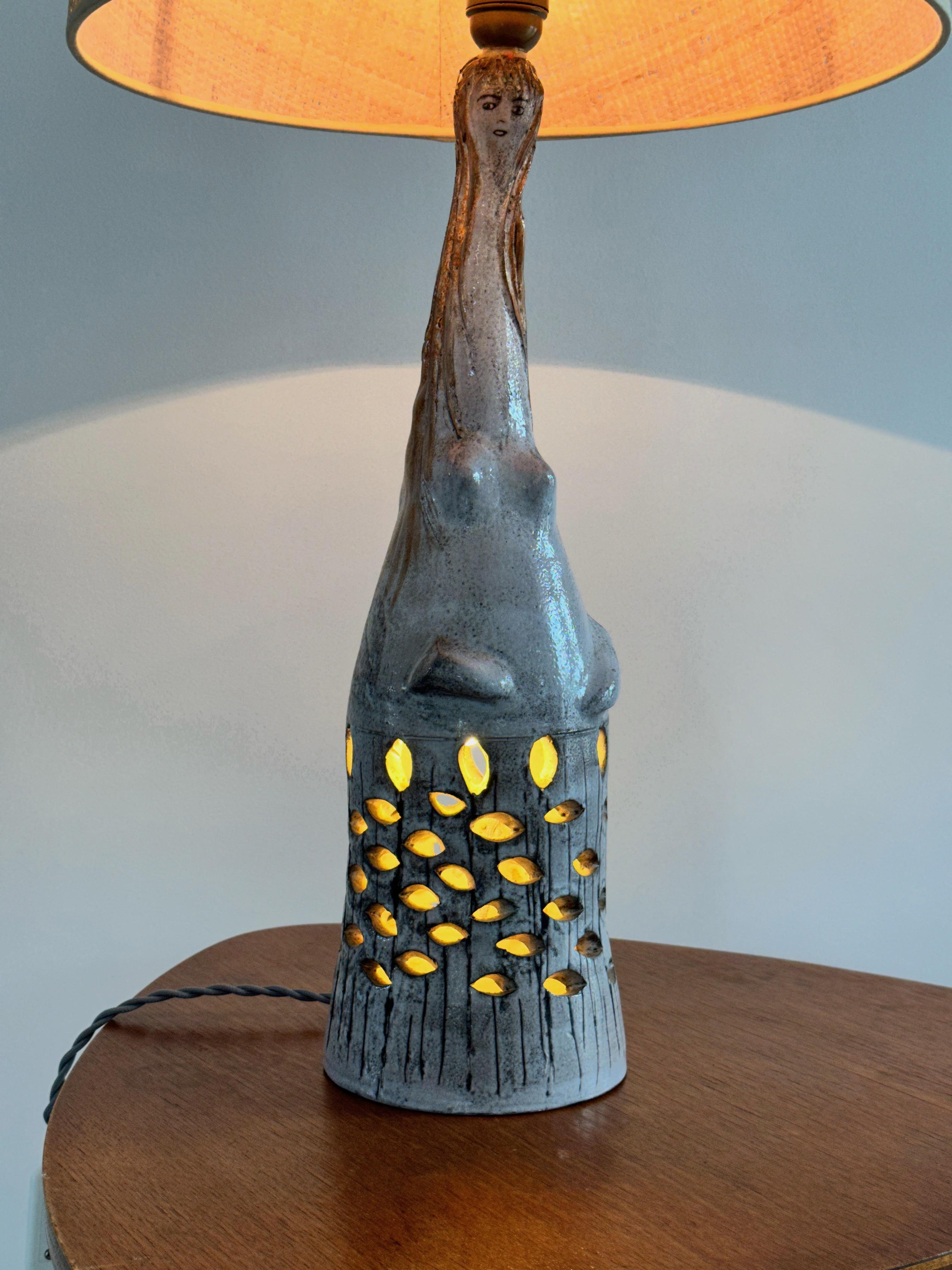 Provincial français Lampe en céramique anthropomorphe Maurice CAMOS, artiste français, œuvre unique, années 1960 en vente