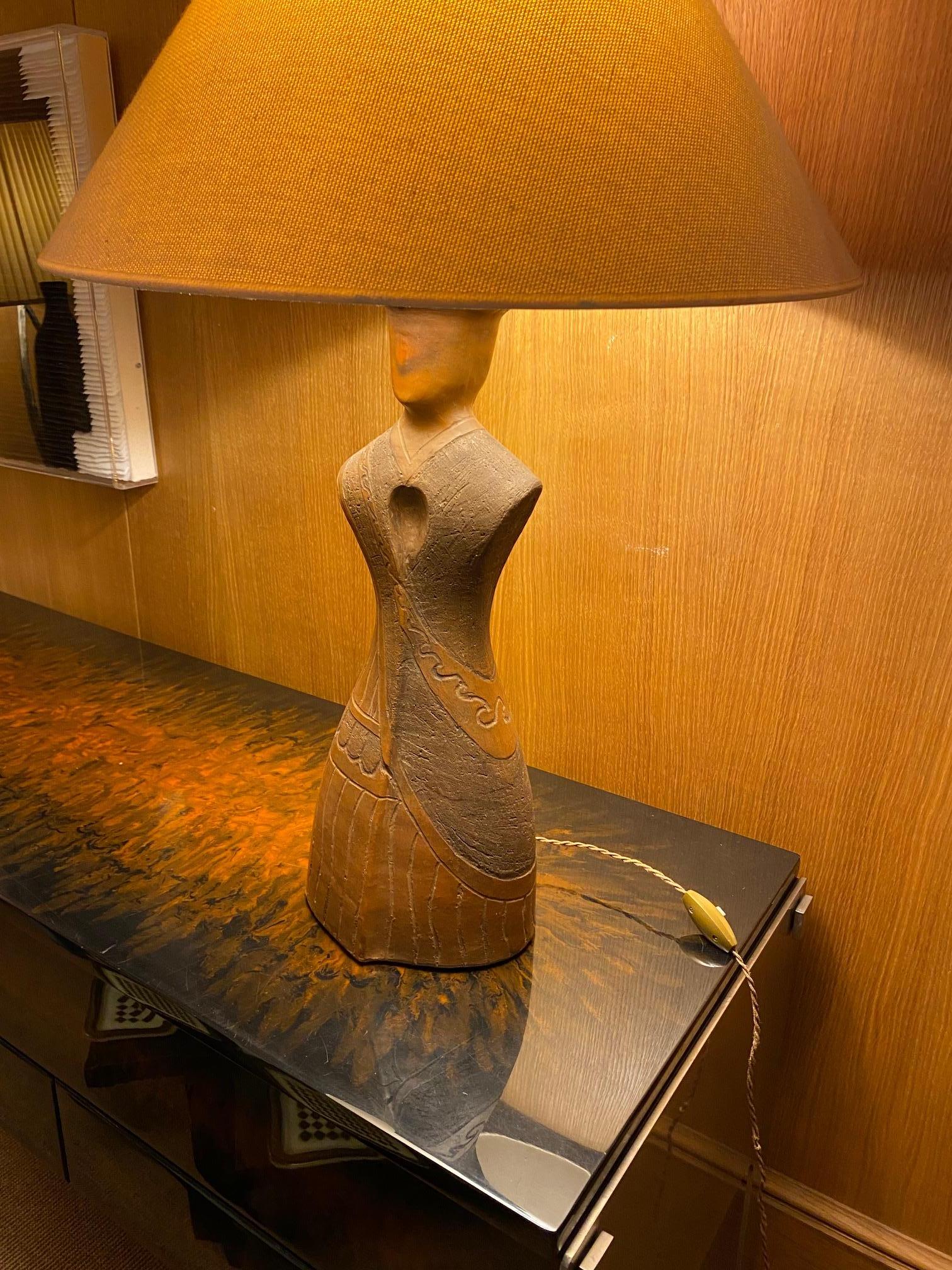 Milieu du XXe siècle Lampe de table en céramique anthropomorphe en vente
