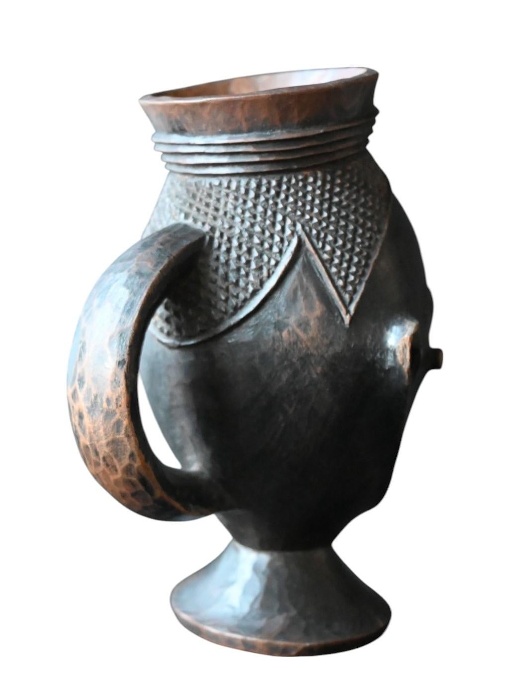 Coupe anthropomorphe Lele ou Kuba en bois sculpté, milieu du 20e siècle Bon état - En vente à Bilzen, BE