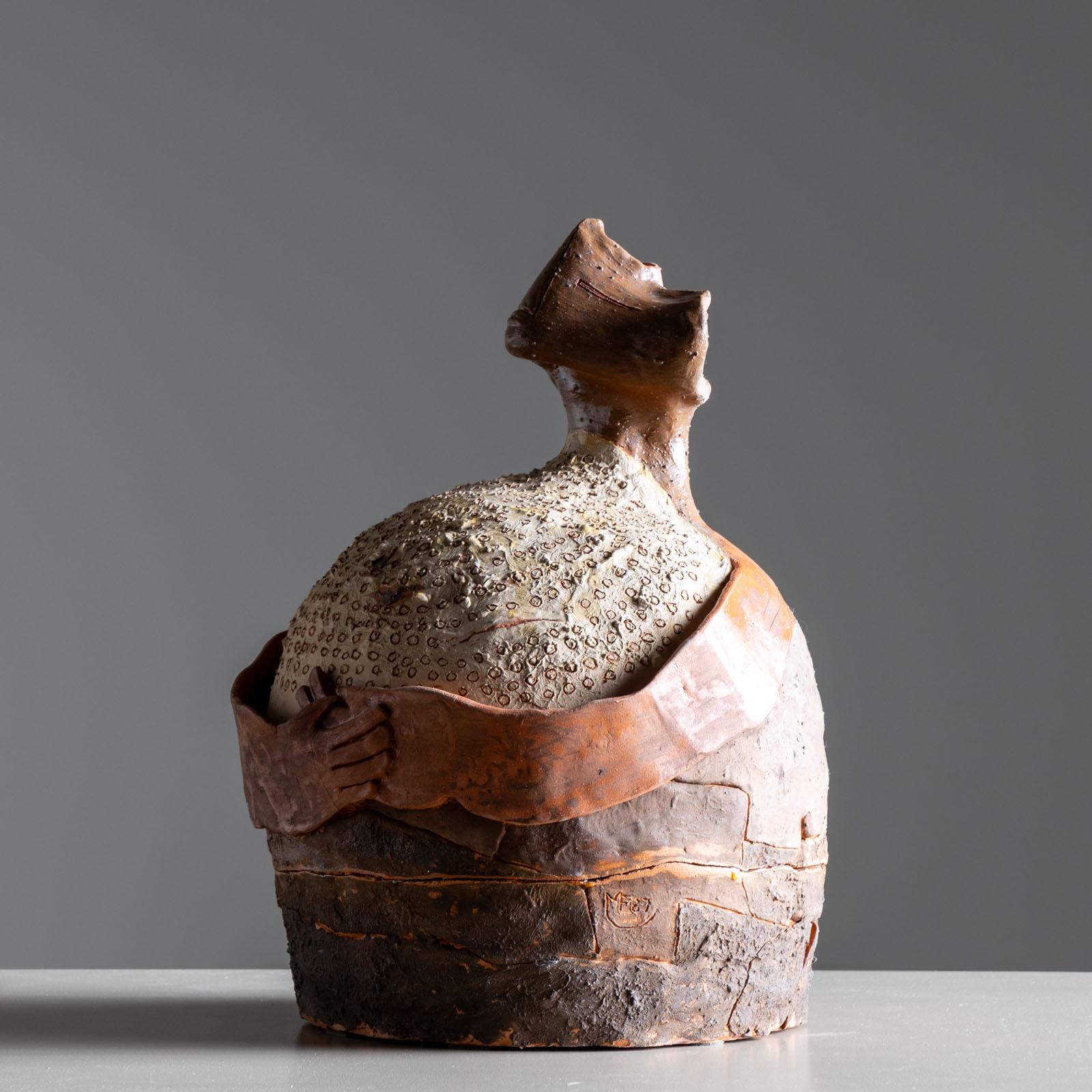 Italiano Scultura antropomorfa in terracotta, Italia, datata 1987 in vendita