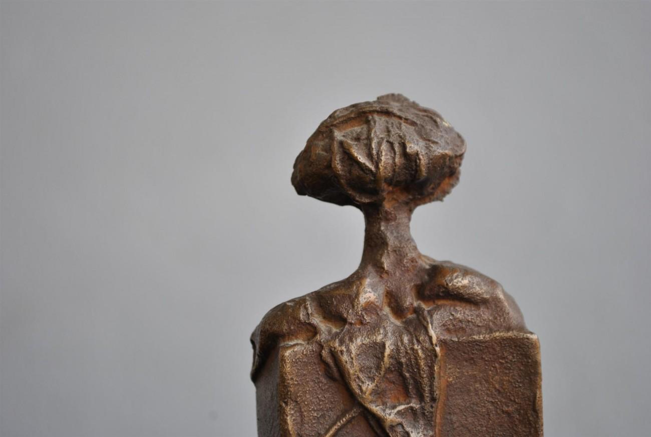 Anthropomorphous bronze by Sebastiano Fini (1949-2003). He lived in Milan until 1978, then went and worked in France and Spain. In the middle of his career (1981-1985), he isolated himself on the island of Panarea where he discovered 