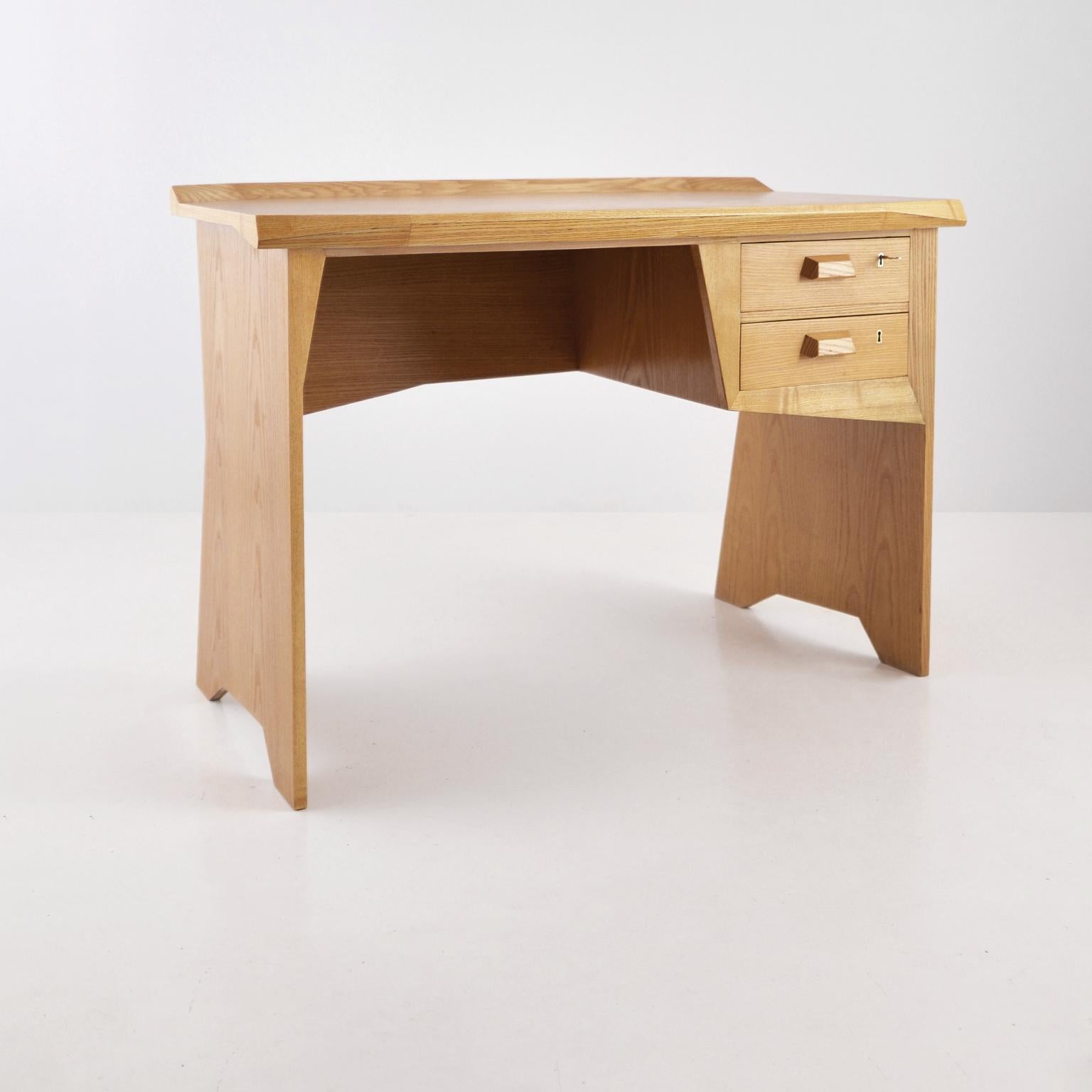 Anthroposophical children's desk designed by Felix Kayser made of handcrafted ash wood. The desk was probably made by Schiller-Möbel, Stuttgart, Germany, c. 1930.
Literature: Reinhold J. Fäth - Dornach Design, Möbelkunst 1911 bis 2011, p. 177, ill.