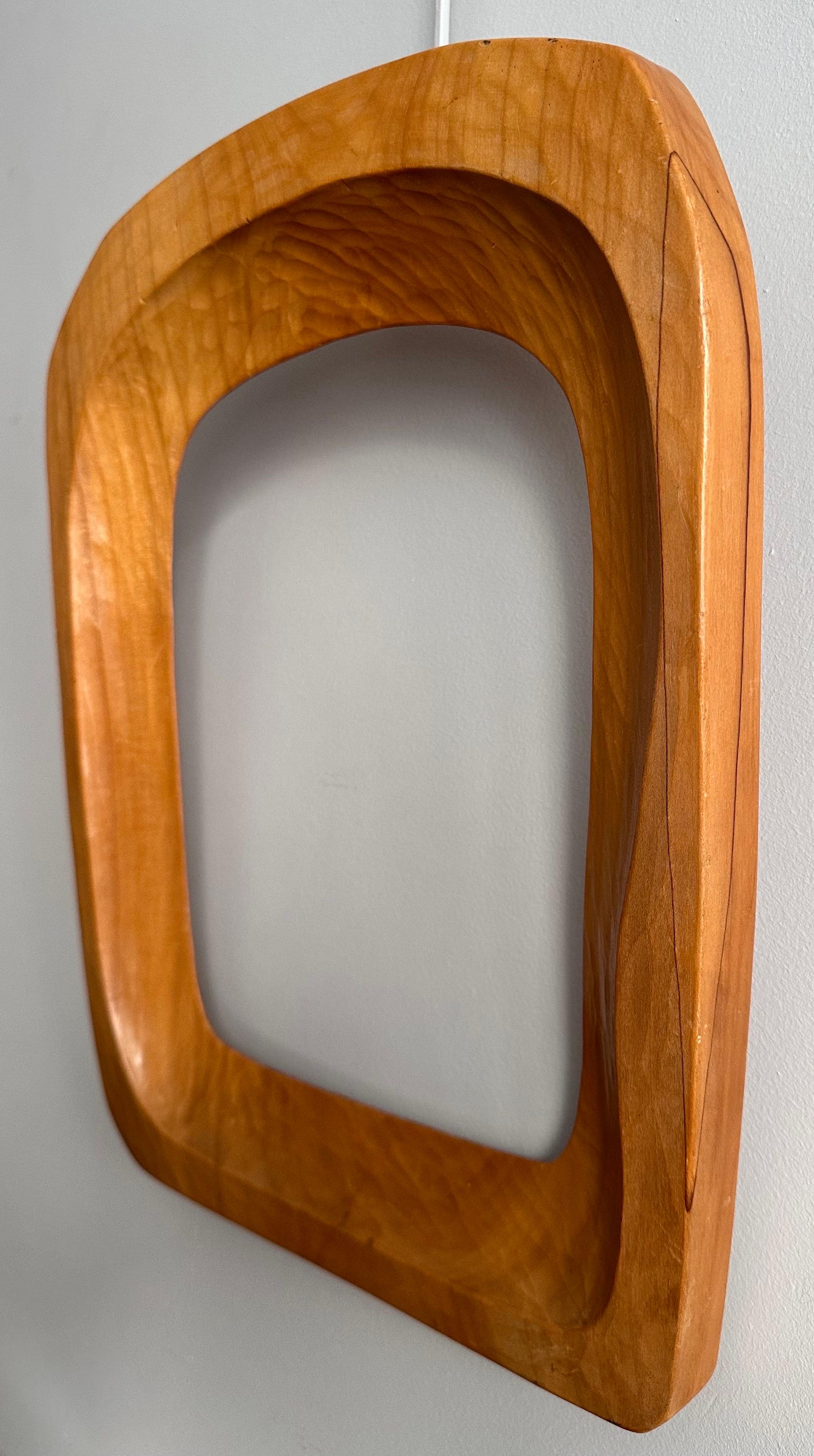 Anthroposophical frame, carved natural fruit wood.

Rudolf Steiner school,
Dornach design,
Switzerland.
1940s.

Sight: 27 x 20 cm.
Overall: 39,5 x 30 cm.