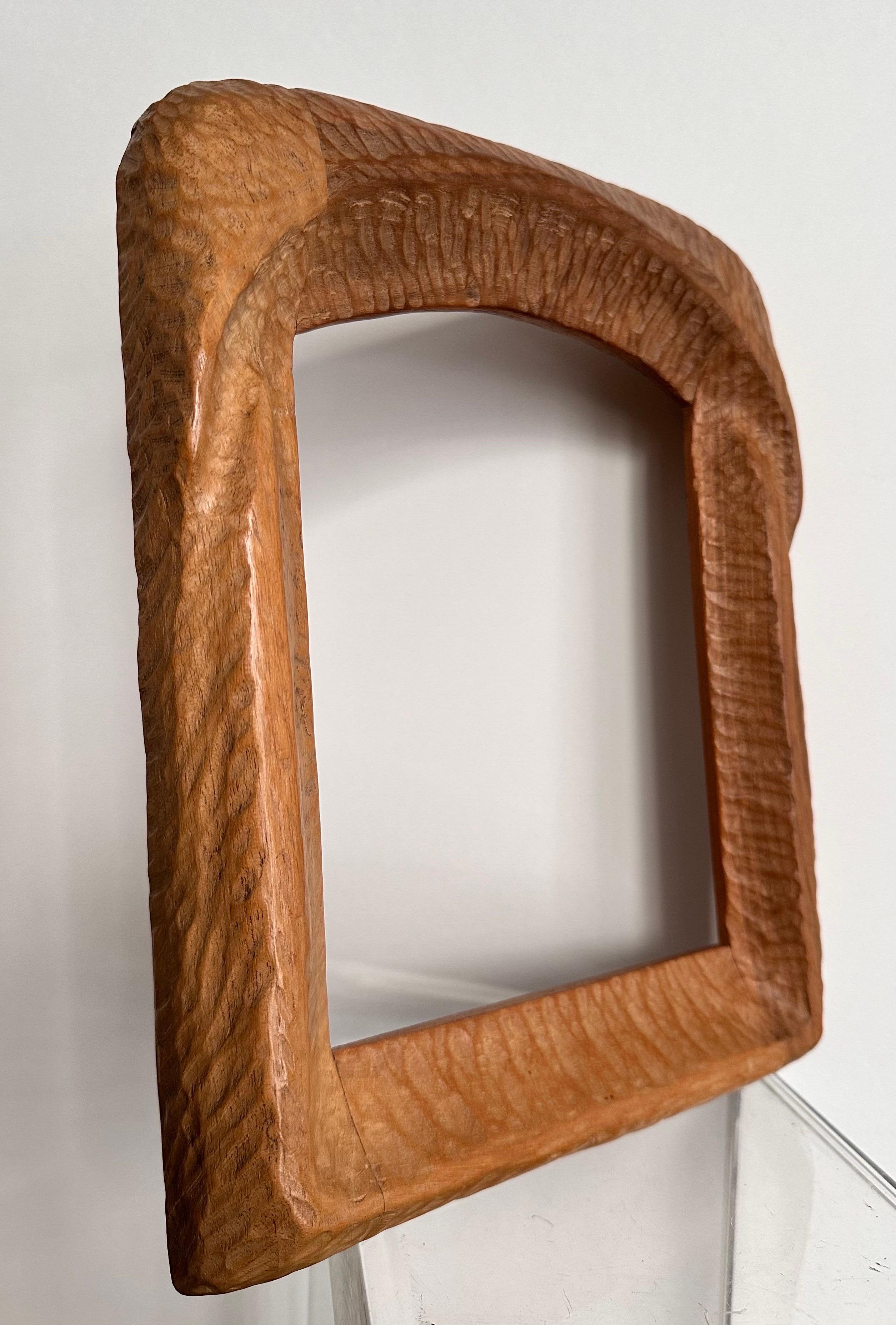 Anthroposophical frame, carved natural fruit wood.

Rudolf Steiner school,
Dornach design,
Switzerland.
1940s.

Sight: 20 x 15,3 cm.
Overall: 30 x 23,3 cm.