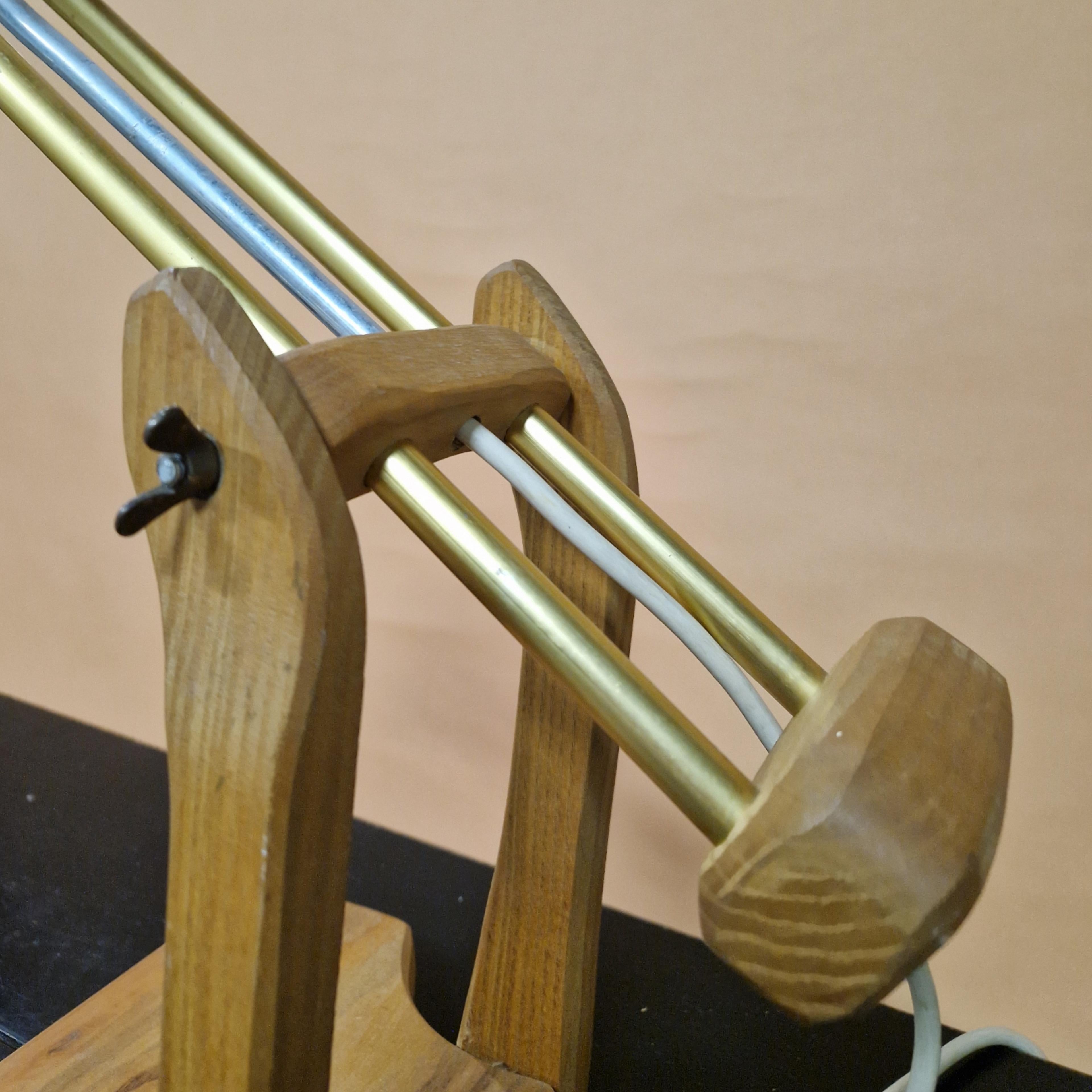 Anthroposophical wood and brass desk lamp, Netherlands 1960s In Good Condition For Sale In ECHT, NL