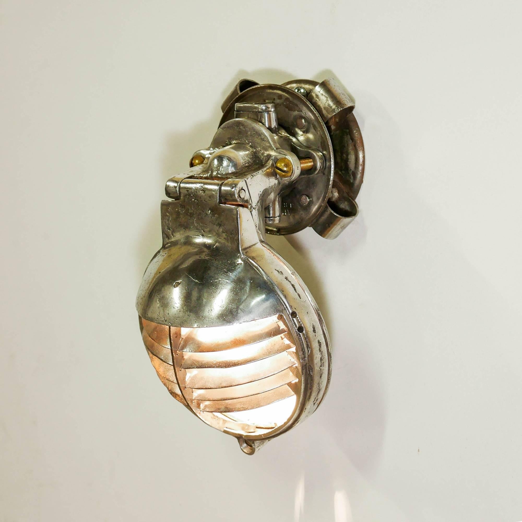 Anti-Vibrations Wall Light, circa 1930 In Good Condition In Saint Ouen, FR