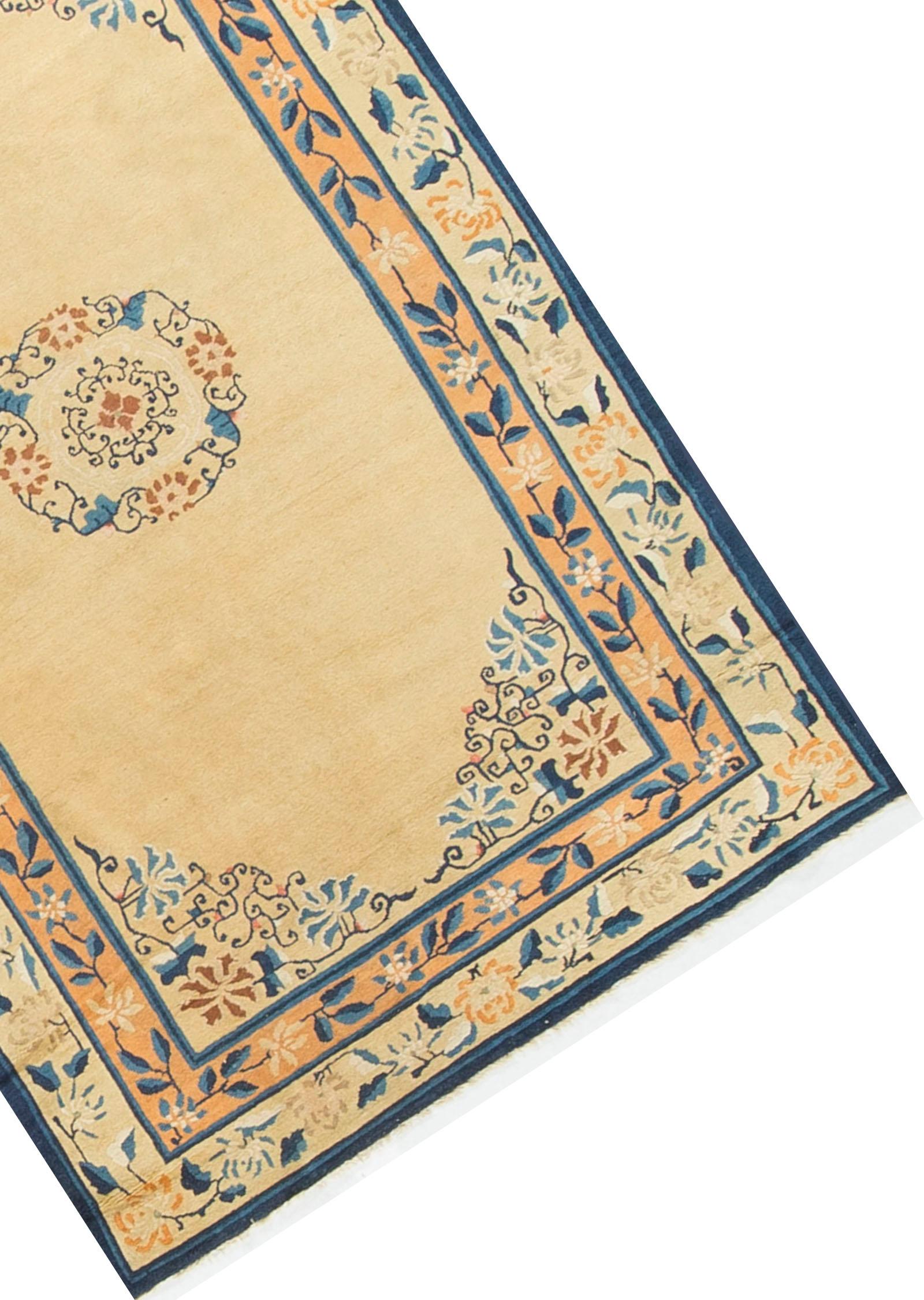 Antiaue Chinese Rug, Carpet, circa 1890 In Good Condition For Sale In Secaucus, NJ