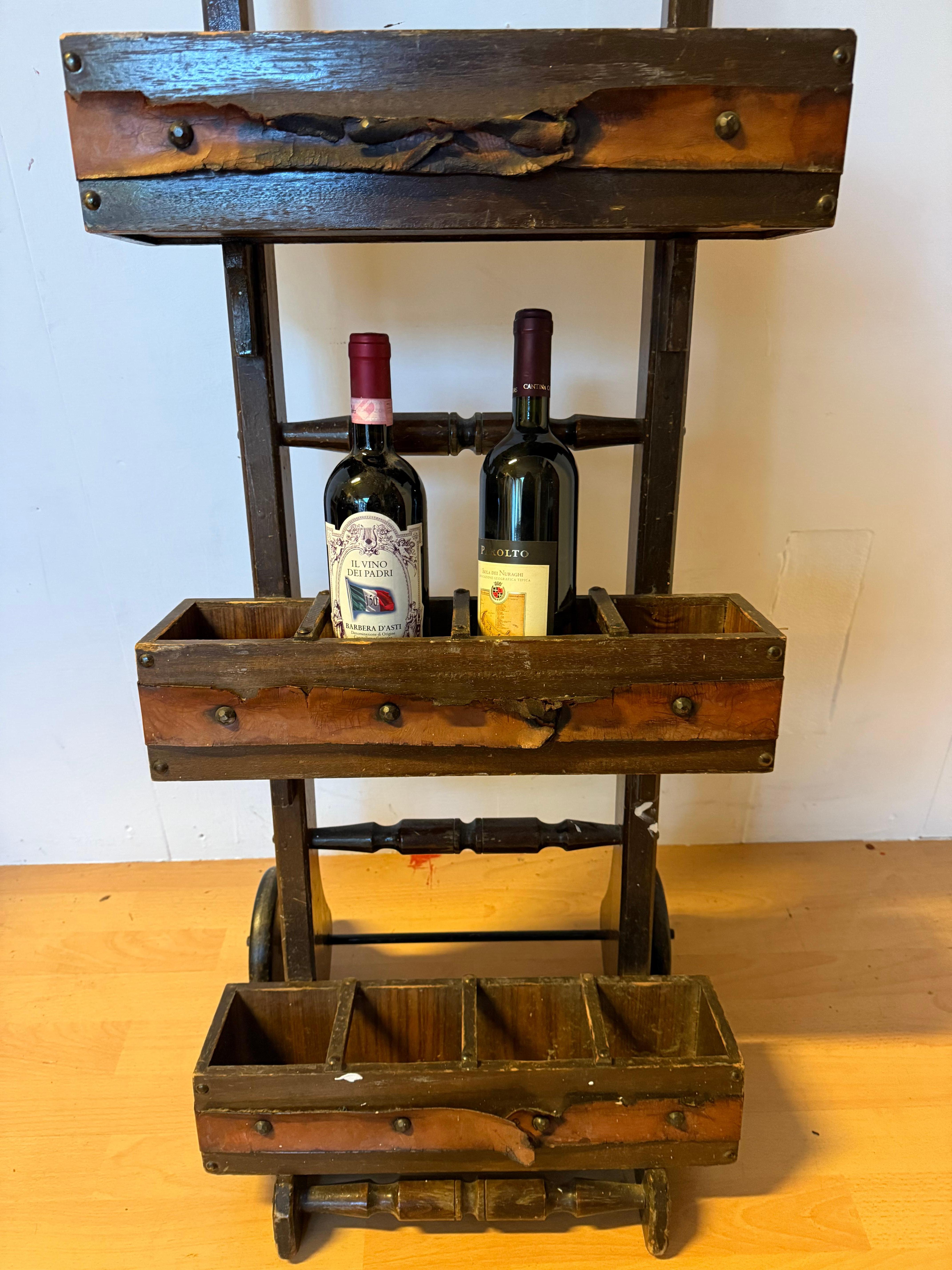 Bodega antigua y botellero multiusos SIGLO XX en venta 1