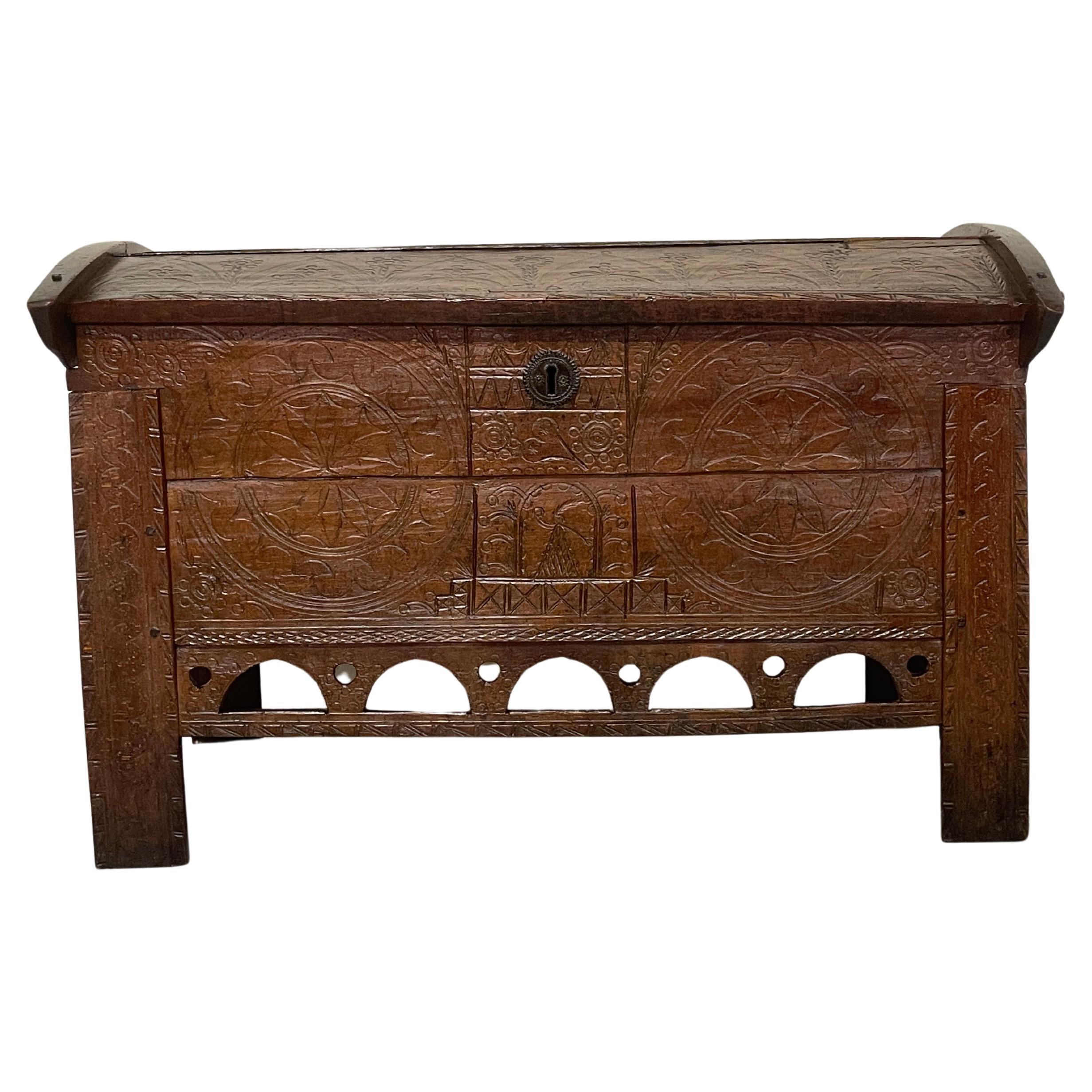 Coffret ancien en bois de hêtre gravé du 19e siècle en vente