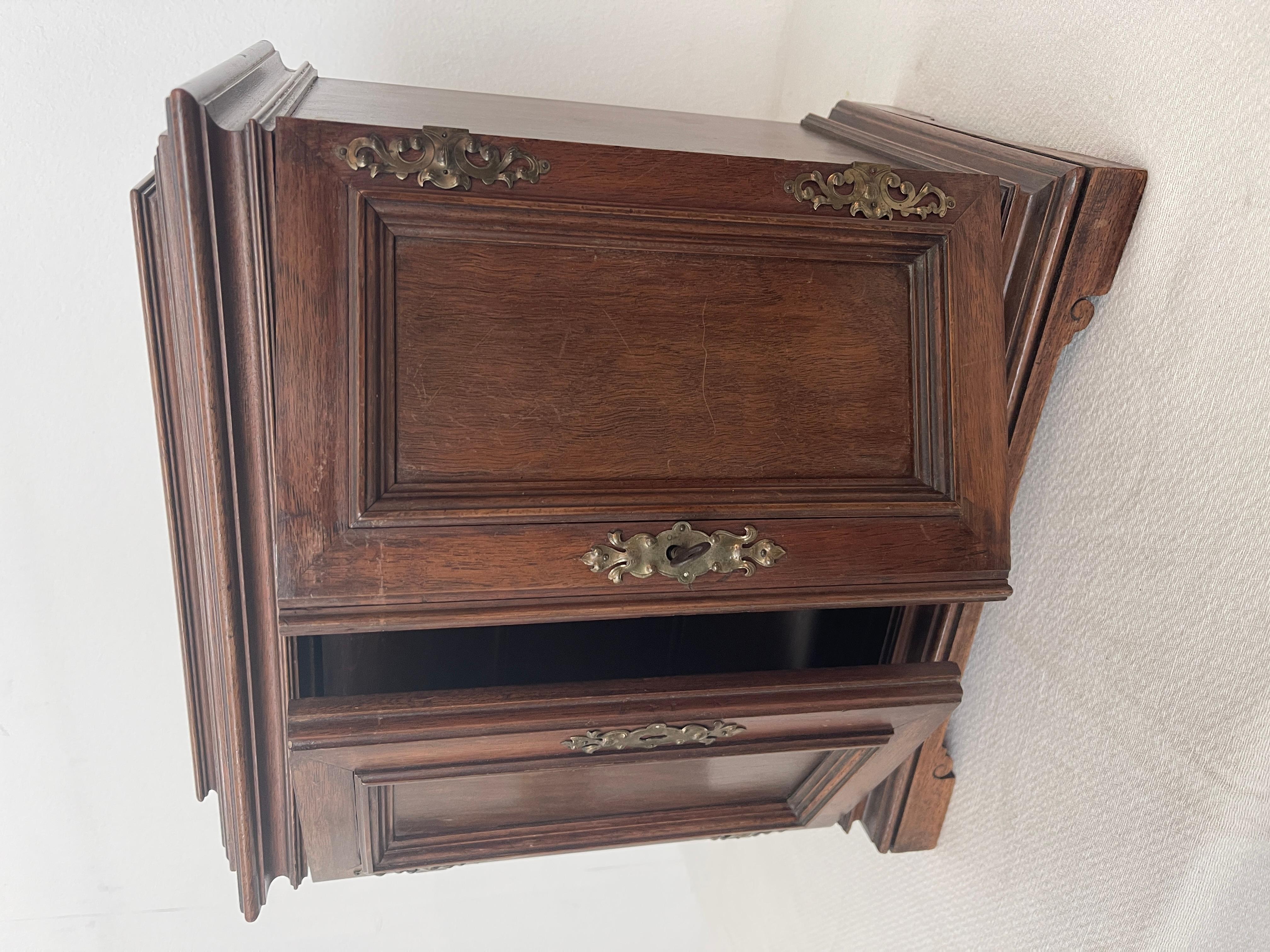 Antica cassettiera eclettica italiana in legno a parete, XX secolo en vente 11