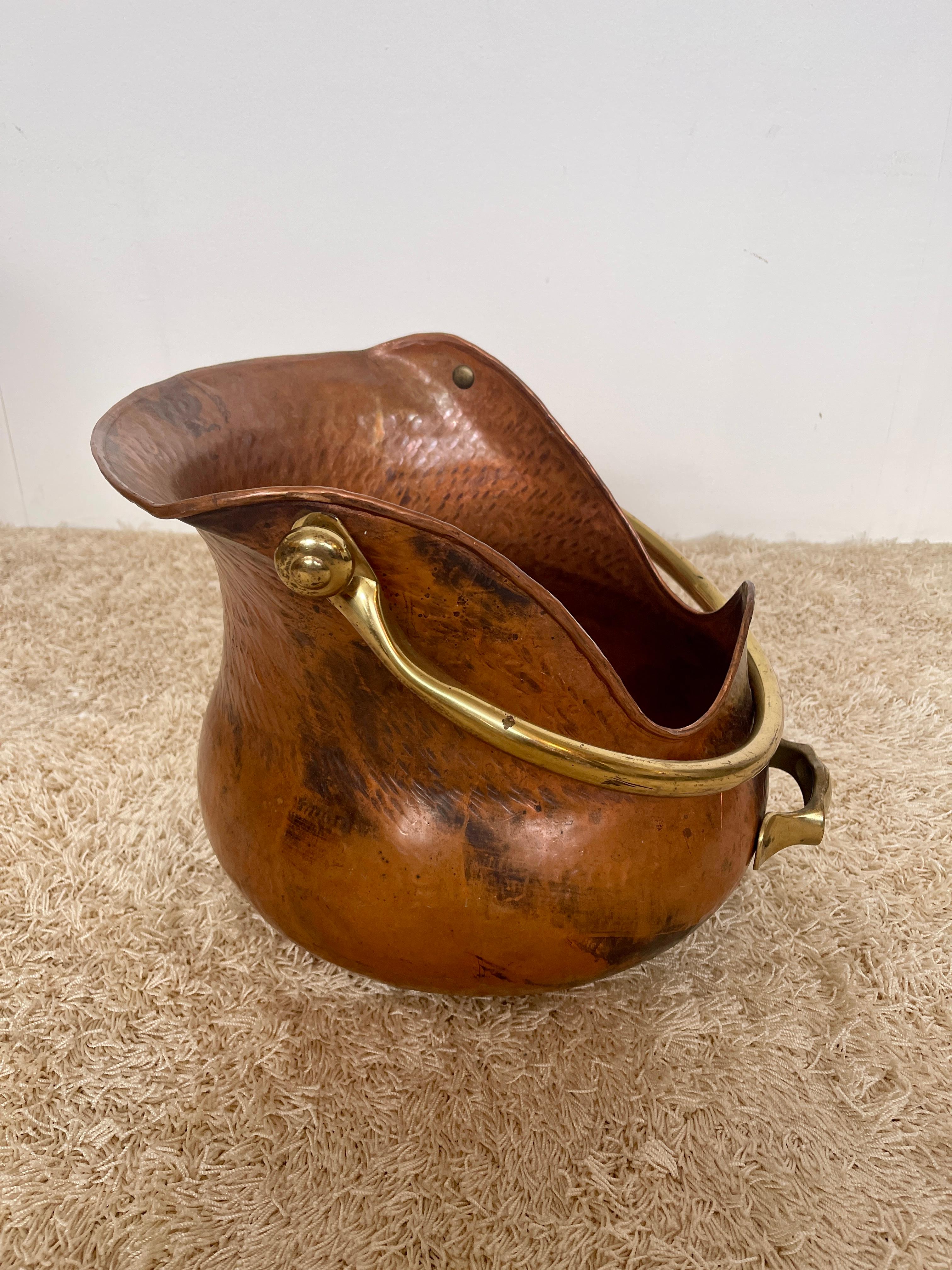 Other Antique 19th century Italian copper and brass basket For Sale