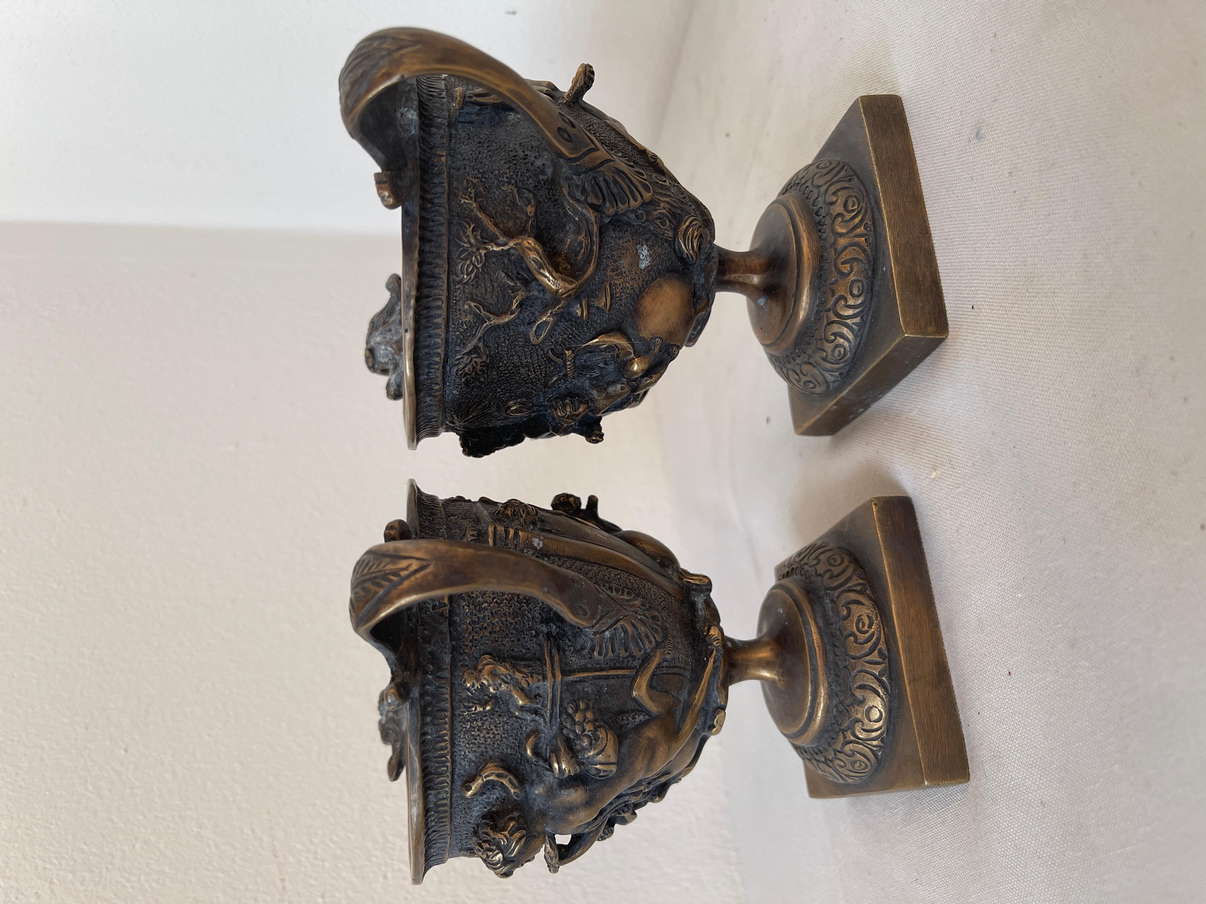 Italian Paire de cassolettes en bronze italiennes du 19e siècle en vente
