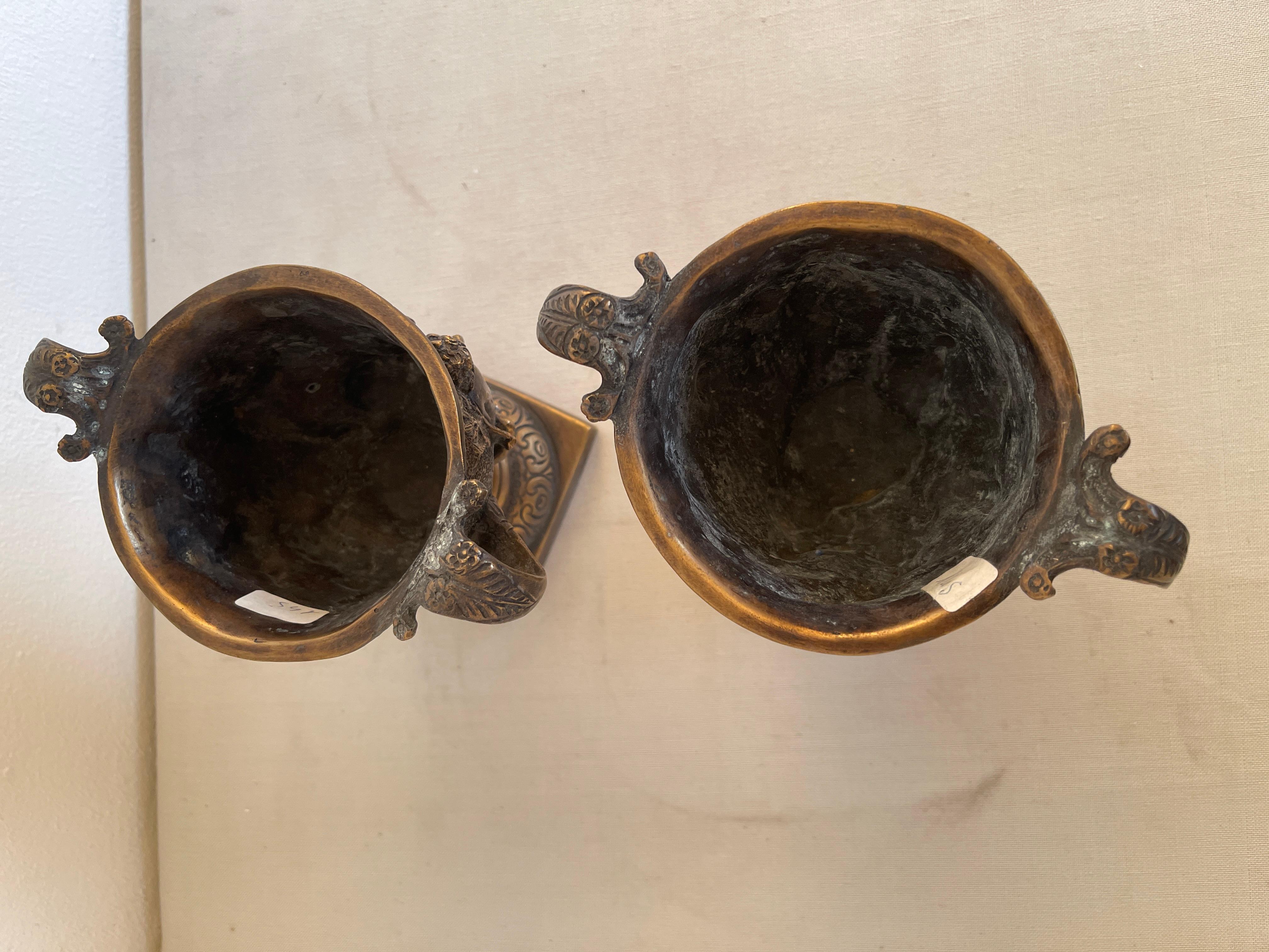 Bronze Paire de cassolettes en bronze italiennes du 19e siècle en vente