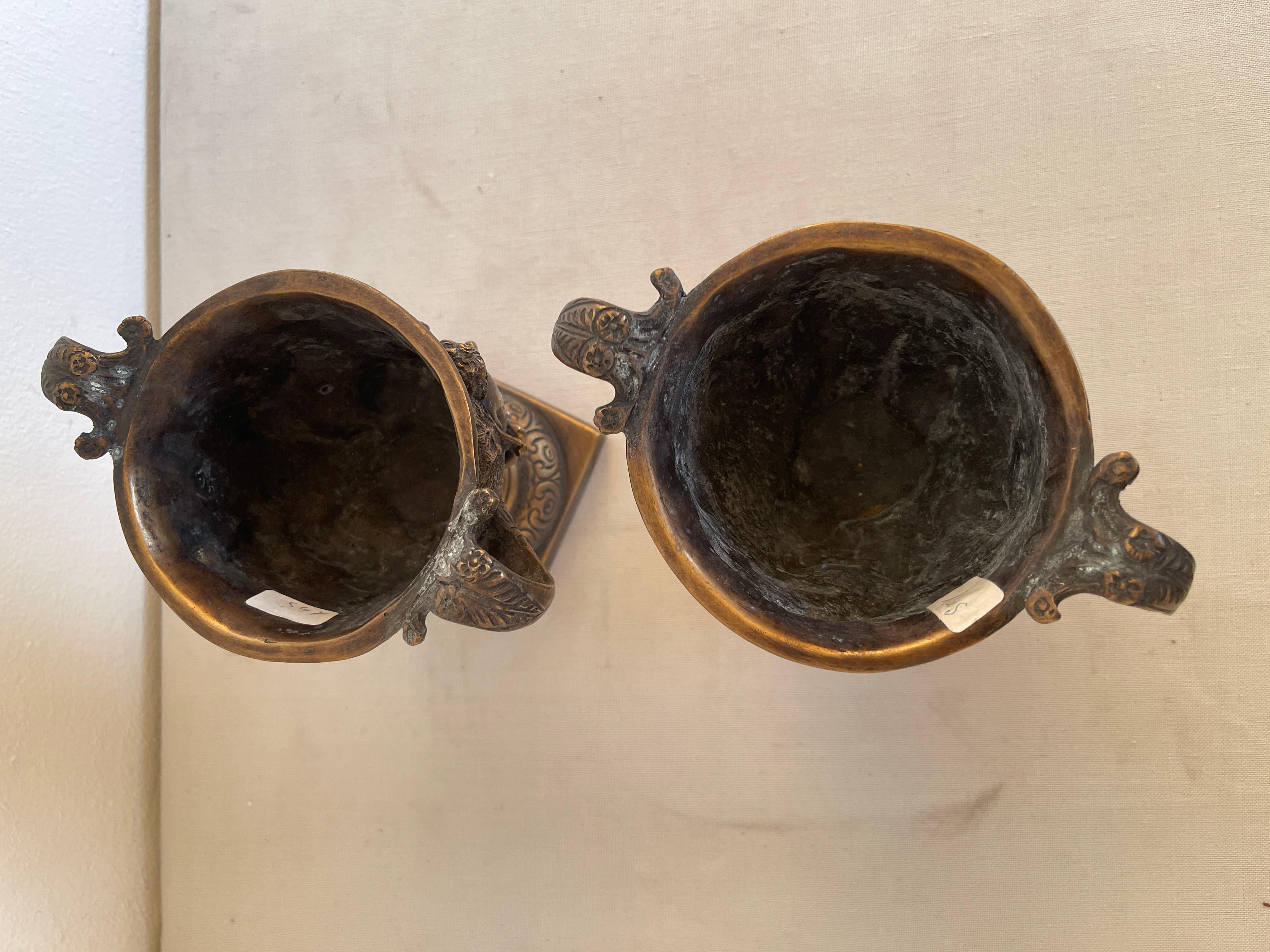 Paire de cassolettes en bronze italiennes du 19e siècle en vente 1