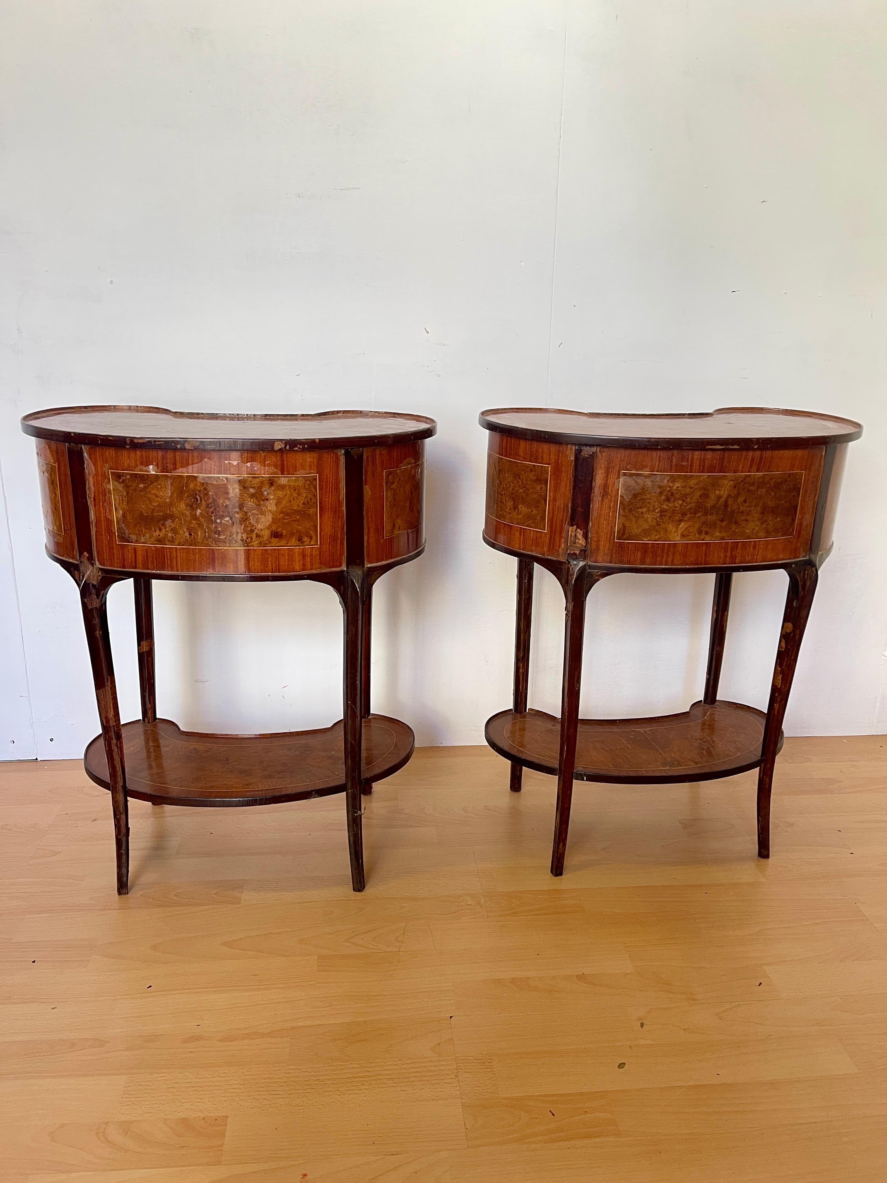 Antica coppia di comodini in legno e bronzo in stile Luigi XVI in vendita 7