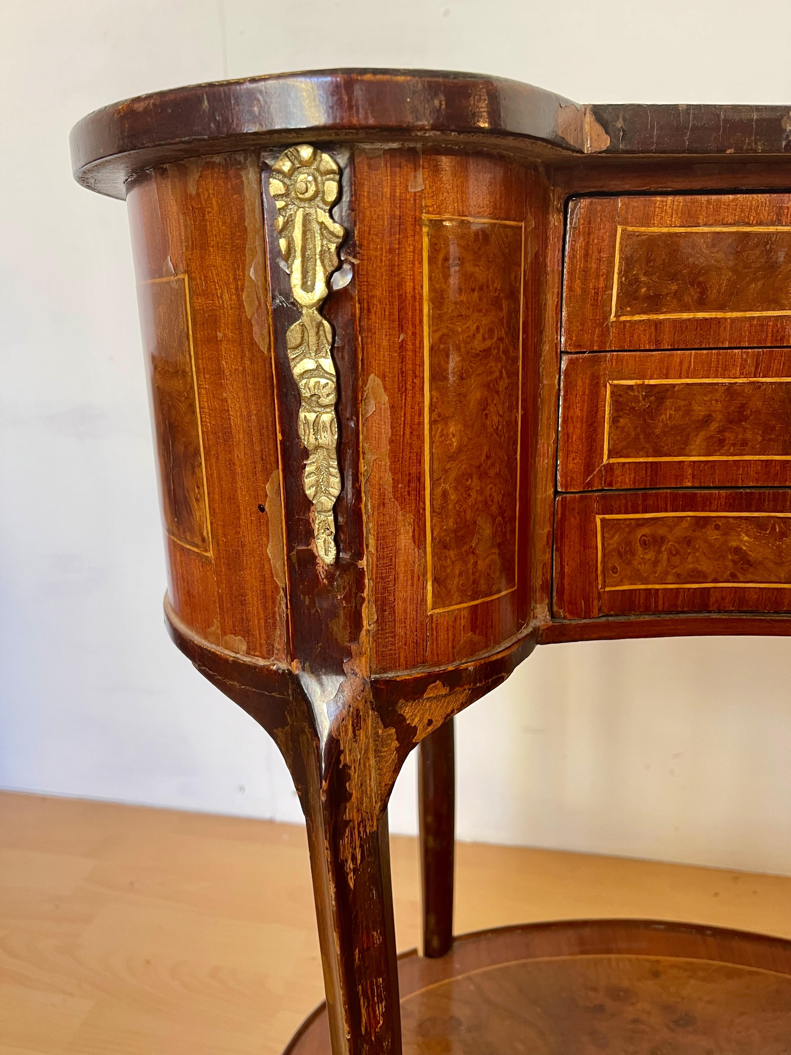 Italian Antica coppia di comodini in legno e bronzo in stile Luigi XVI in vendita