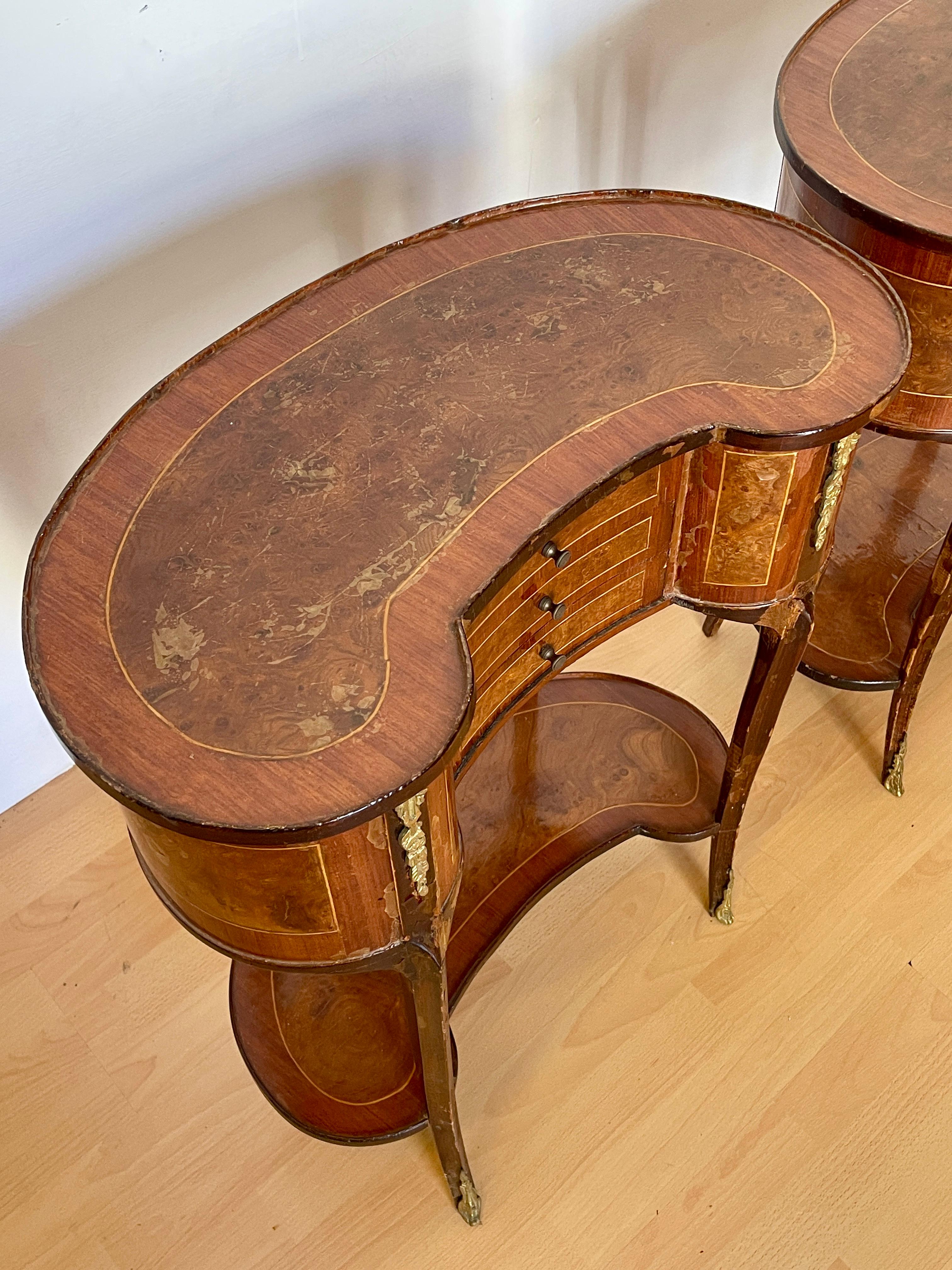 20th Century Antica coppia di comodini in legno e bronzo in stile Luigi XVI in vendita