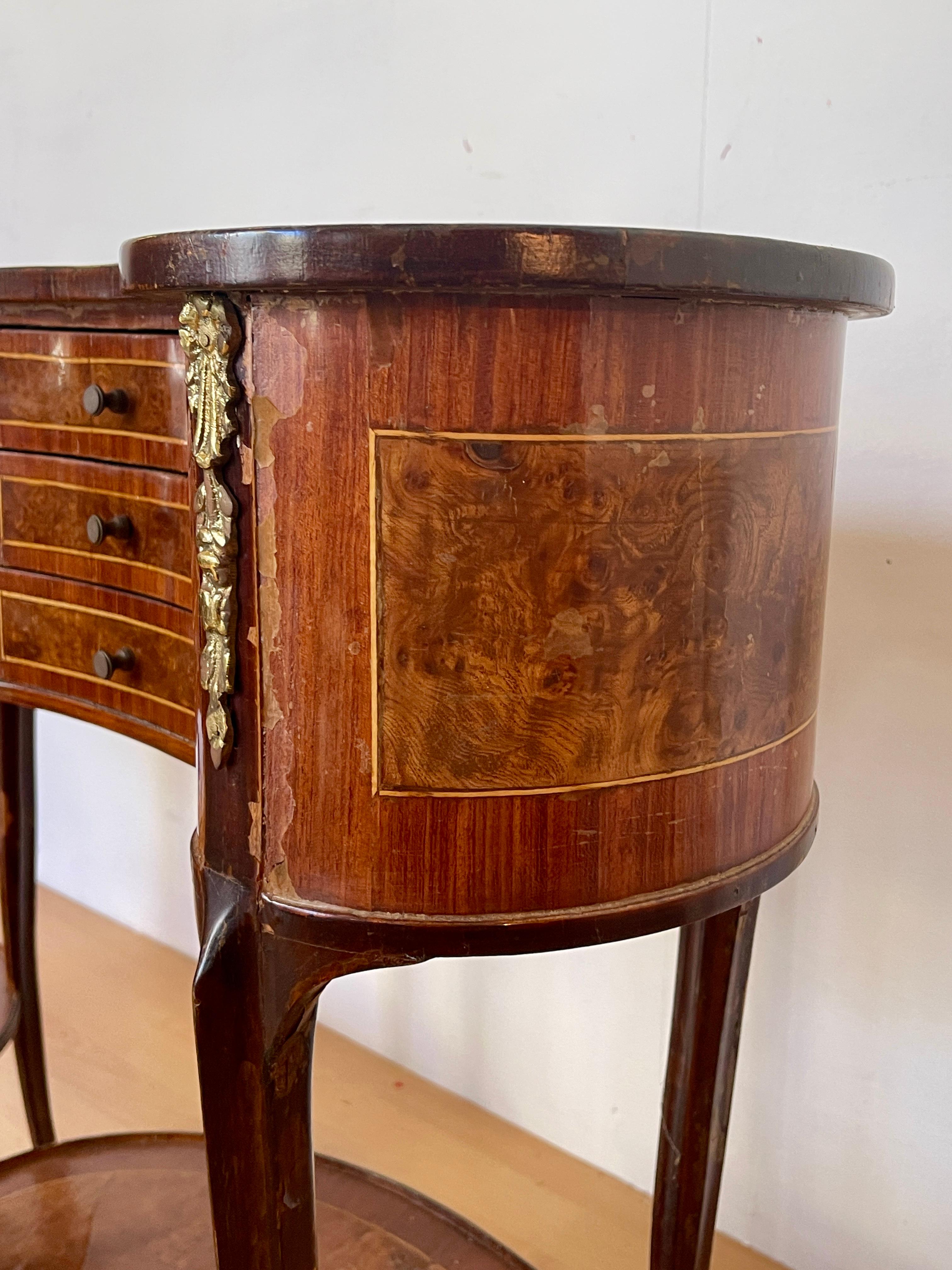 Bronzo Antica coppia di comodini in legno e bronzo in stile Luigi XVI in vendita