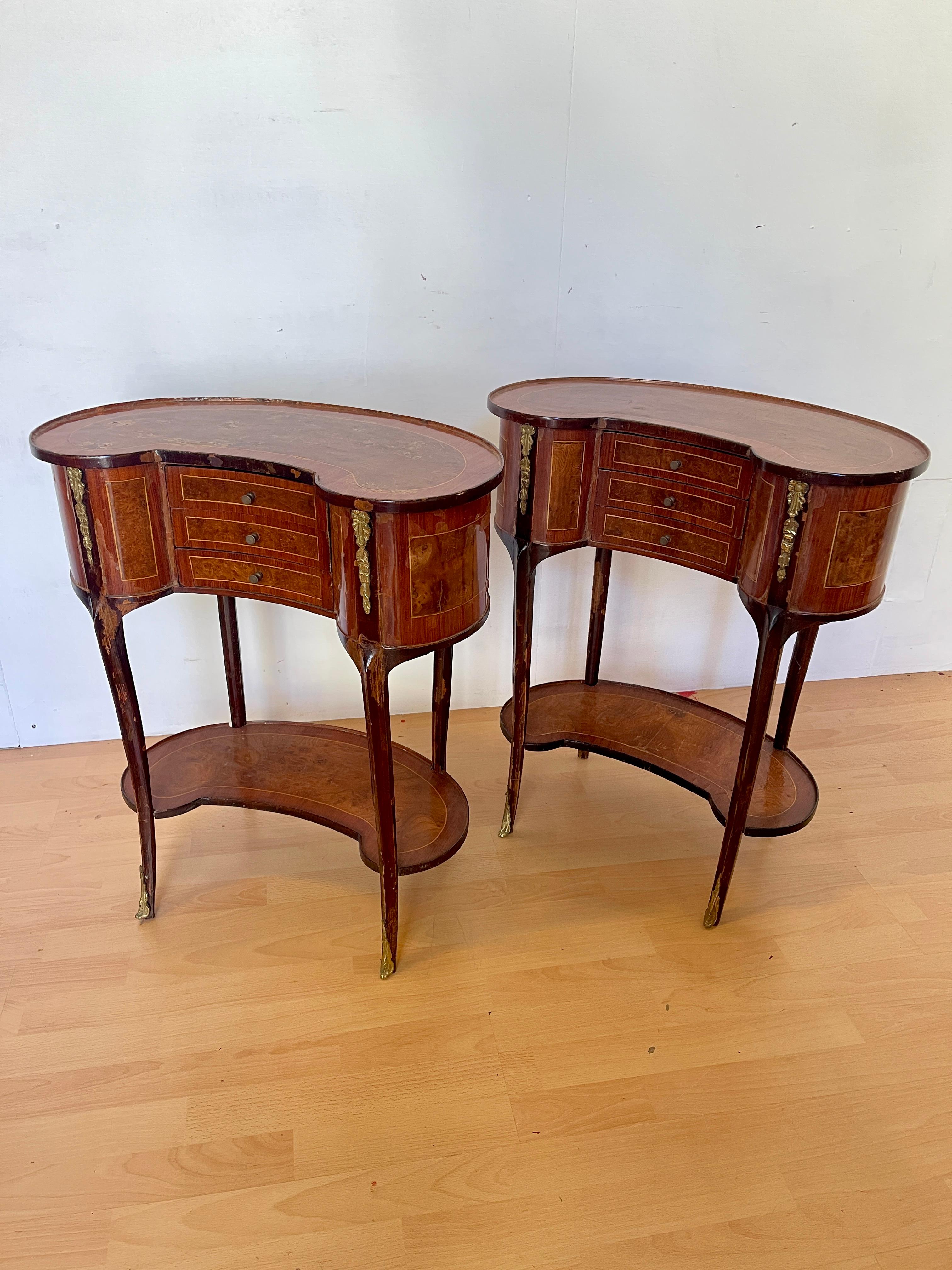 Antica coppia di comodini in legno e bronzo in stile Luigi XVI in vendita 1