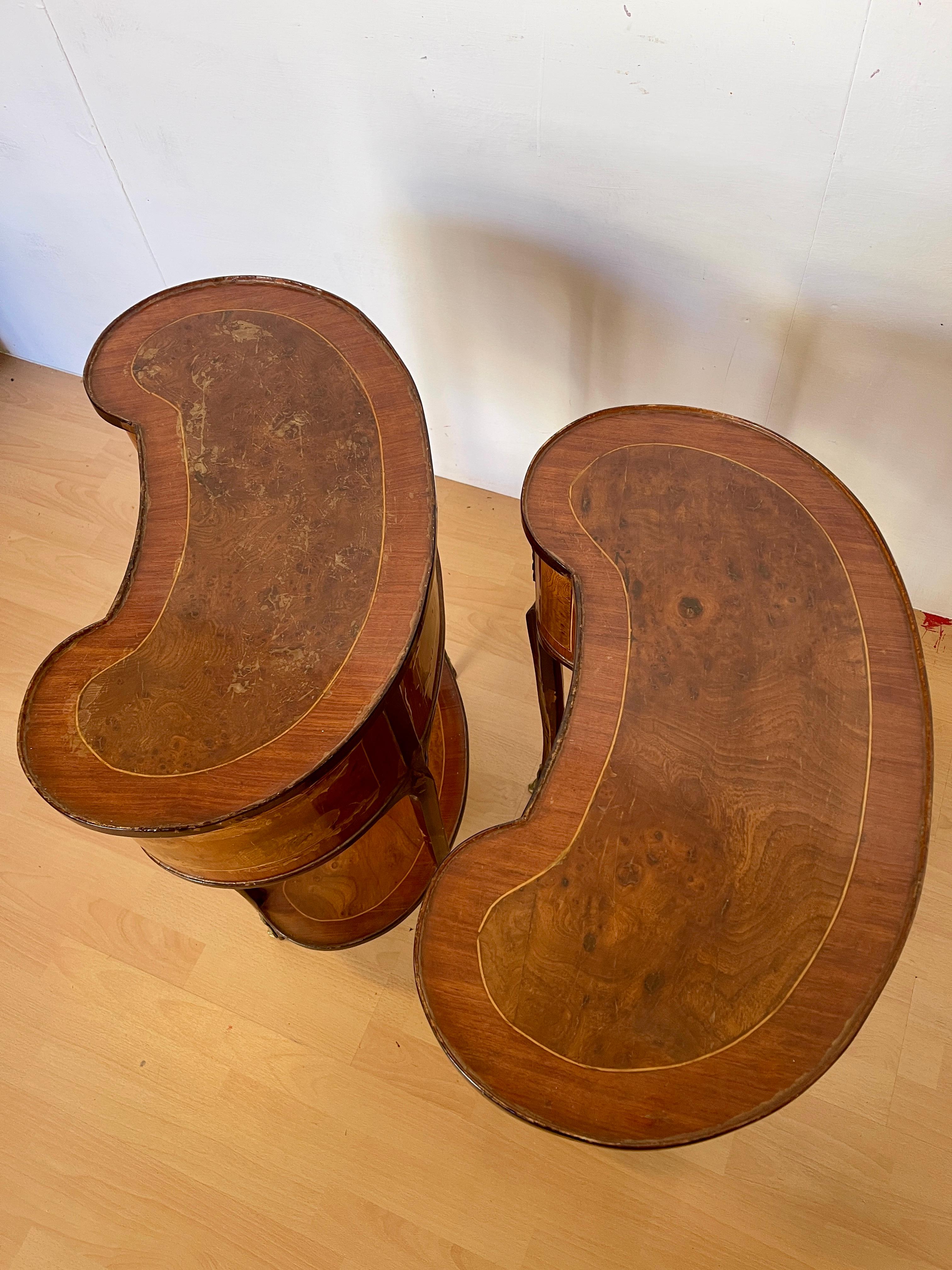 Antica coppia di comodini in legno e bronzo in stile Luigi XVI in vendita 3