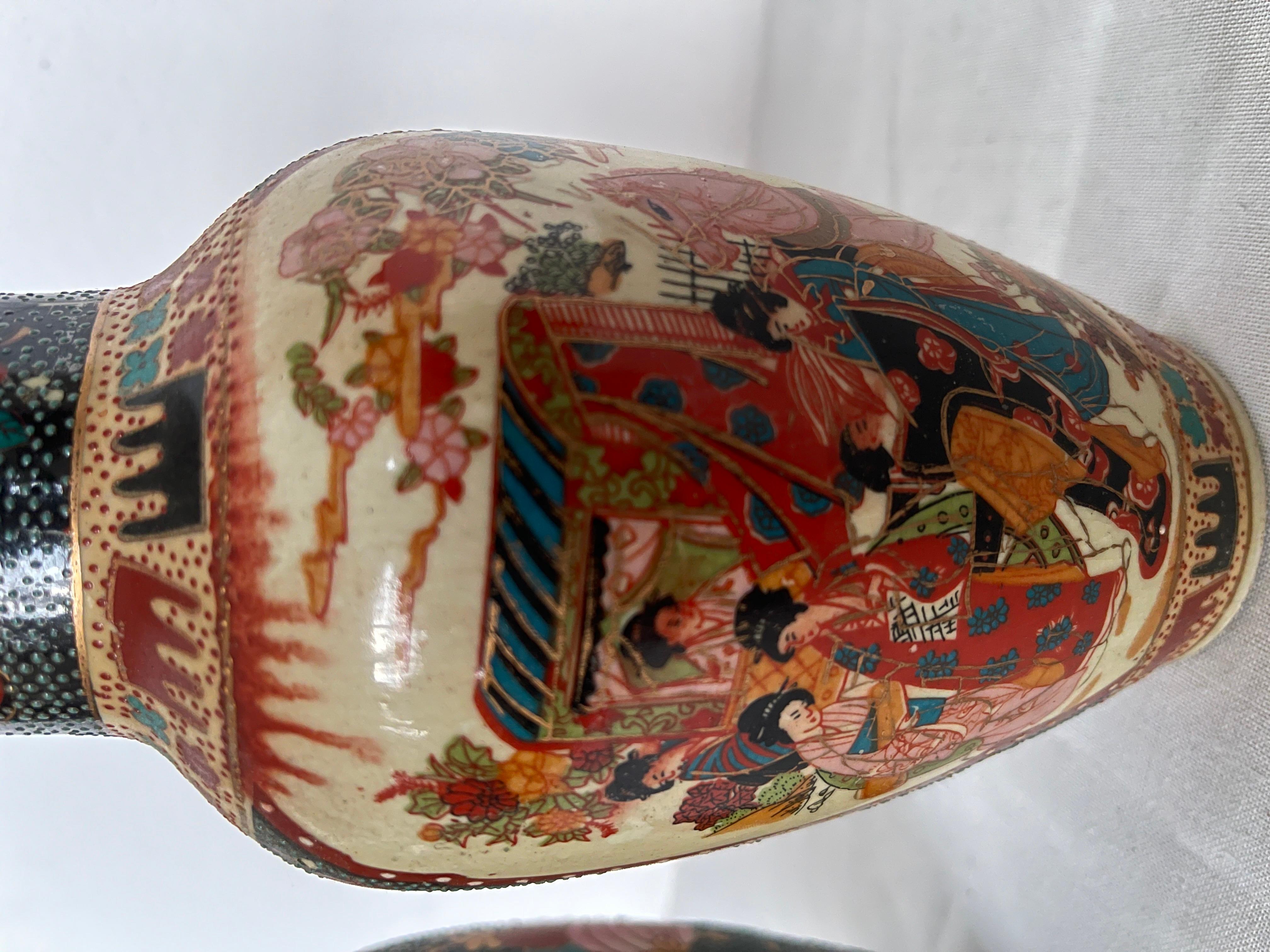 Meiji Paire de vases anciens de style meiji japonais 20e siècle en vente