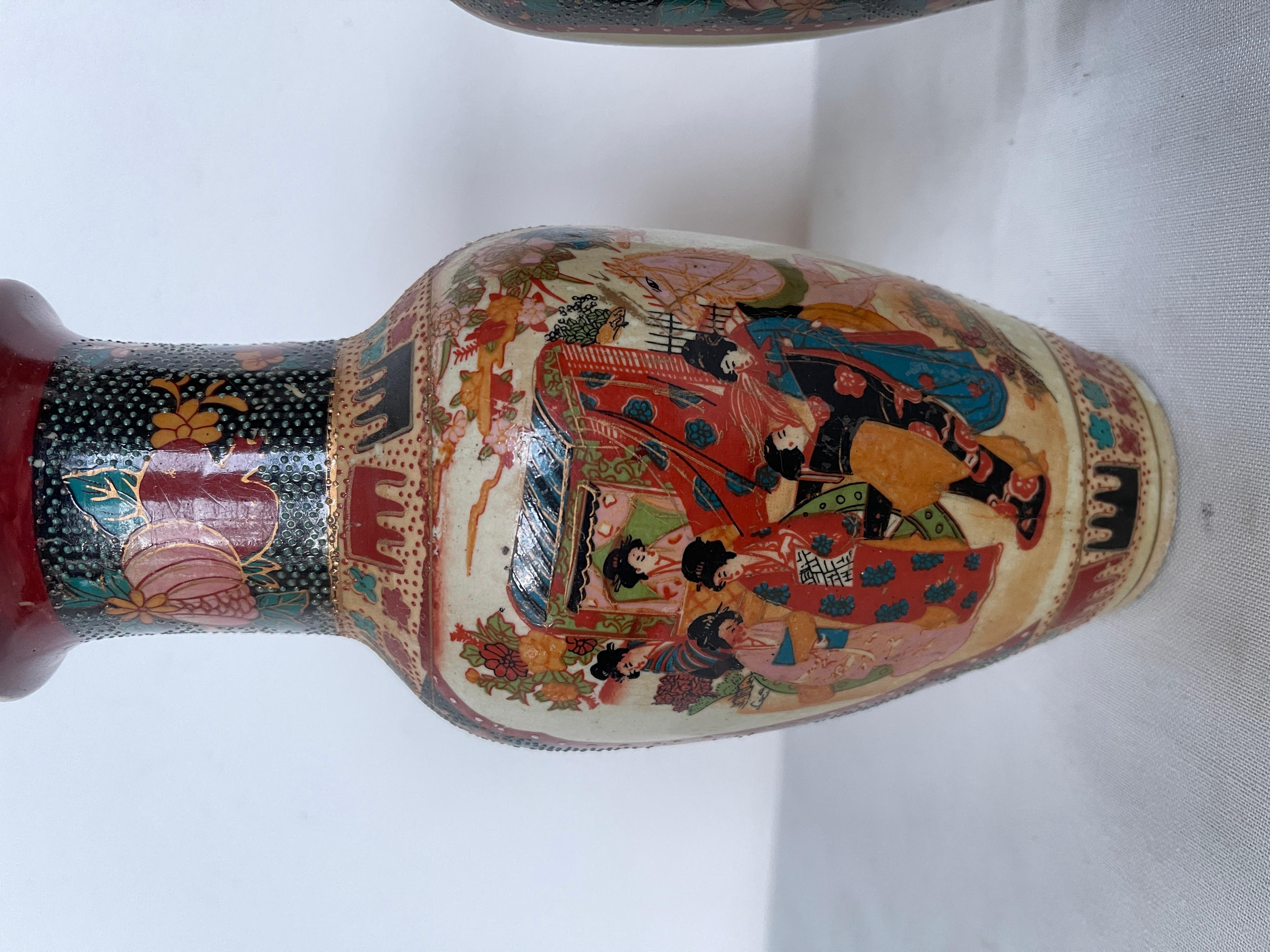 Japanese Paire de vases anciens de style meiji japonais 20e siècle en vente