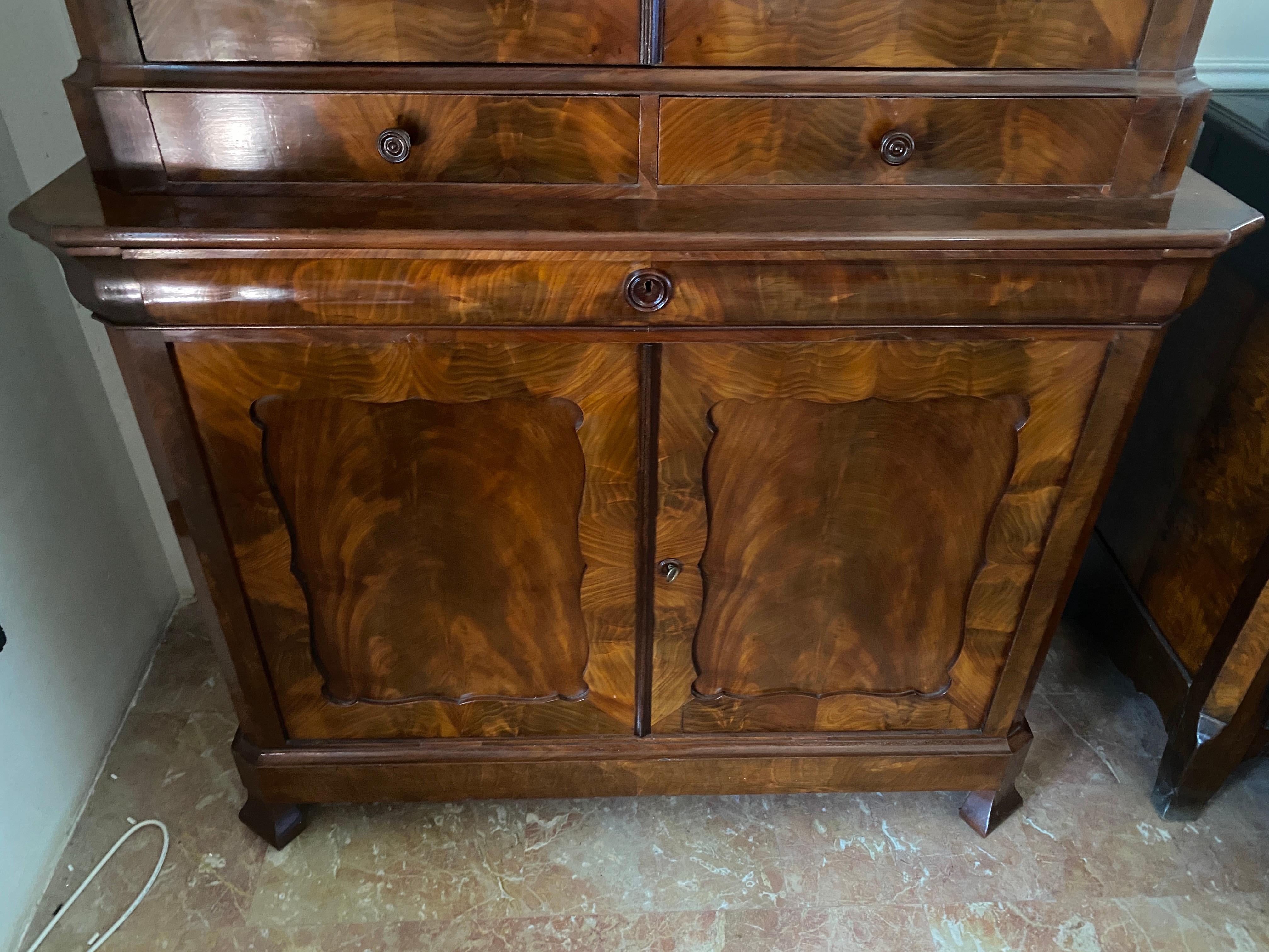 Antica credenza vetrina biblioteca francese epoca Luigi Filippo 1860 In Good Condition For Sale In Traversetolo, IT