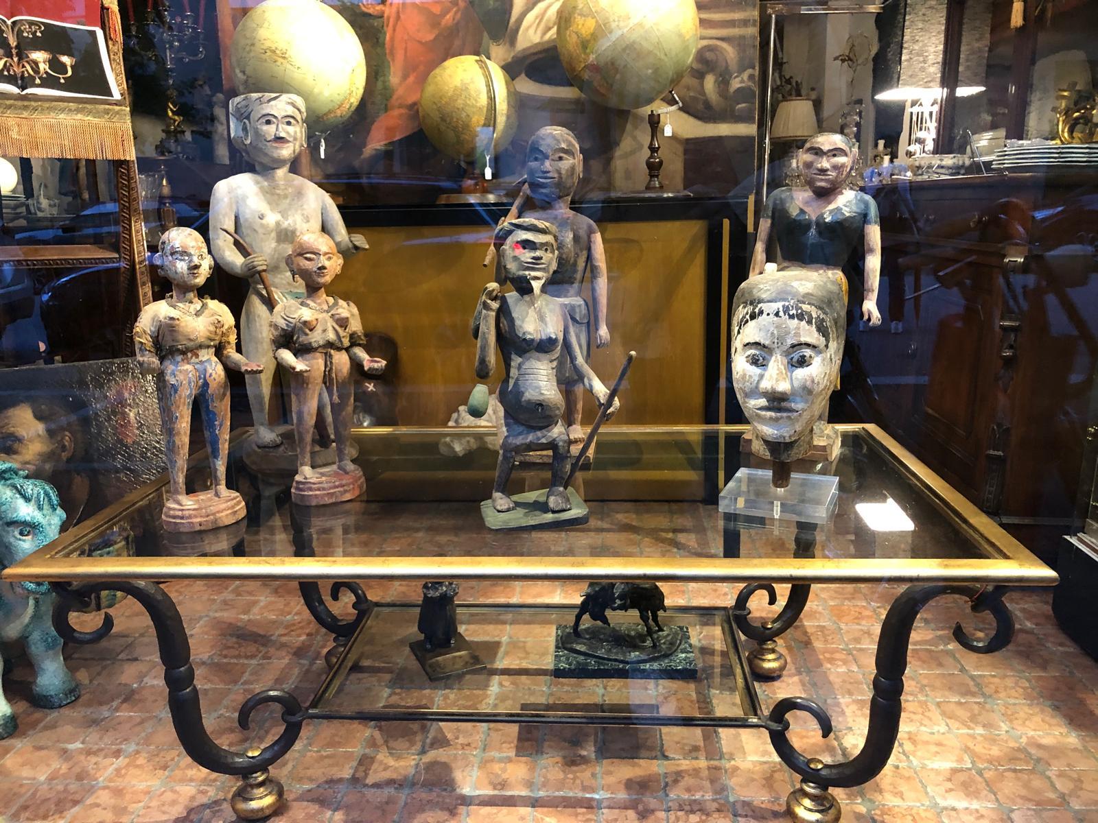 Bois de feuillus Ancienne figurine de chaman asiatique en bois polychrome du Myanmar de la fin des années 1800 en vente
