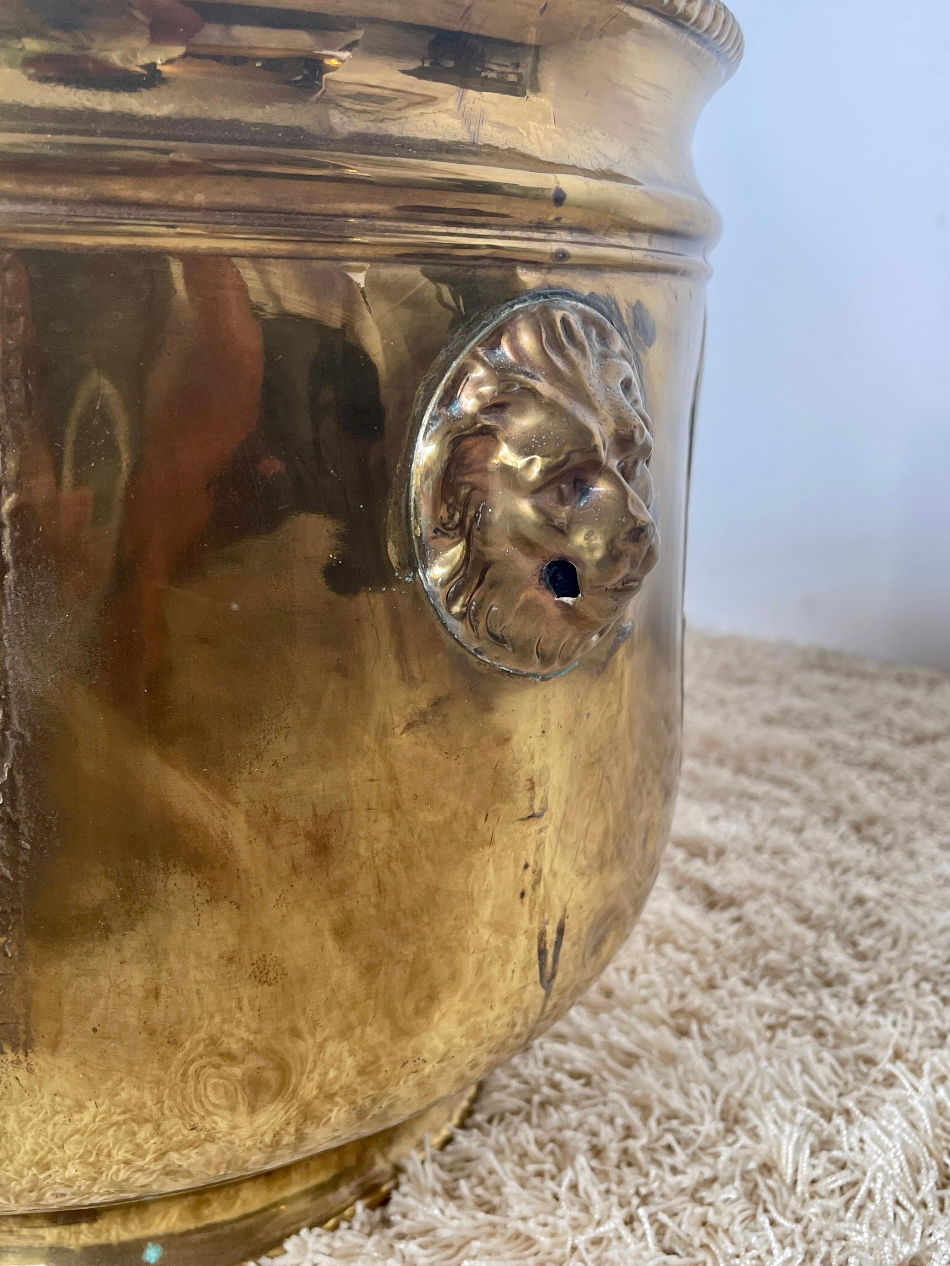 Antique 19th century Italian brass planter In Good Condition For Sale In Cantù, IT