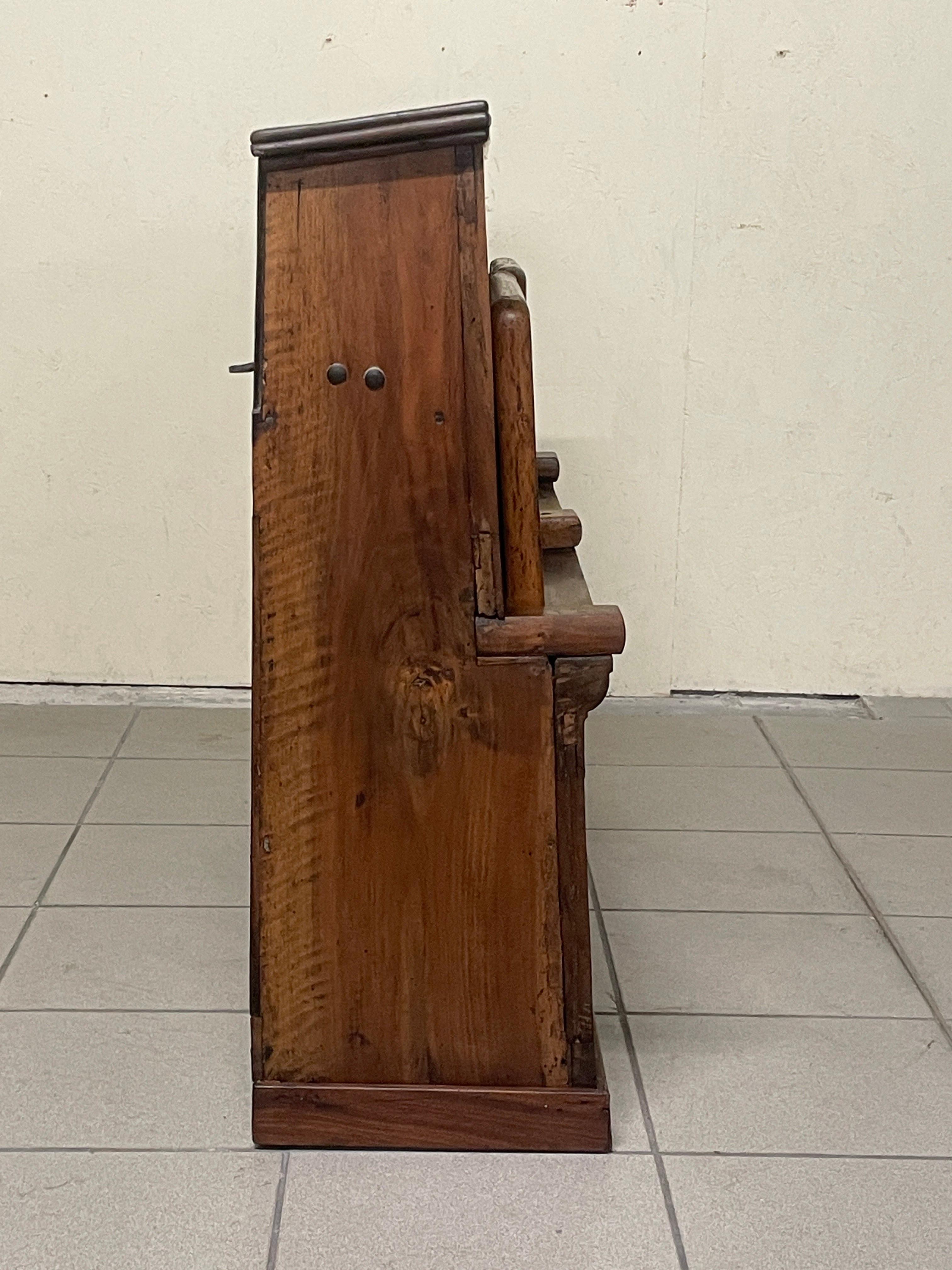 Antica panca dell'800 in legno di noce, Italia in vendita 7